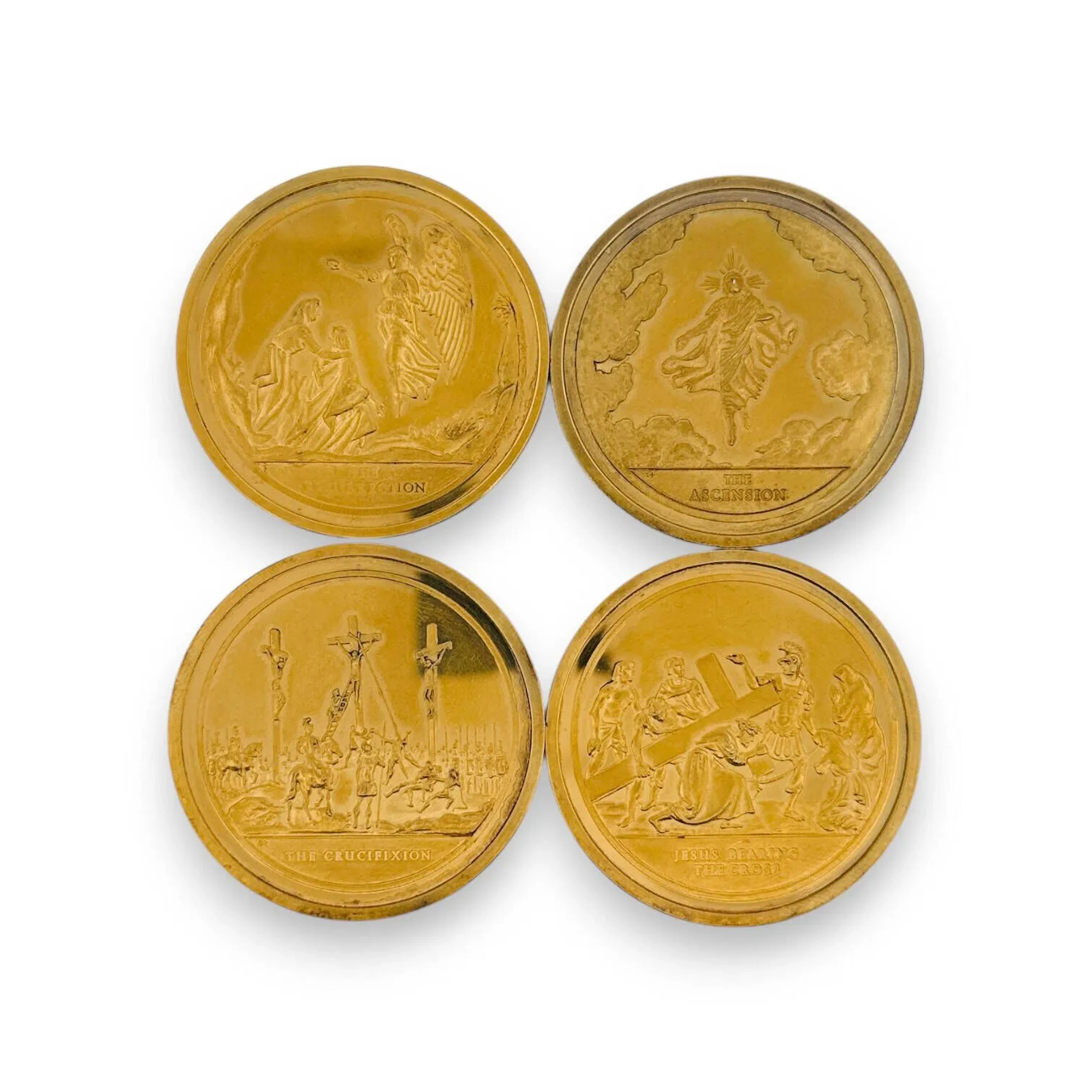 Ensemble de 4 médailles en religieuse en argent plaqué doré (800 millièmes minimum) Poids total : 198 g