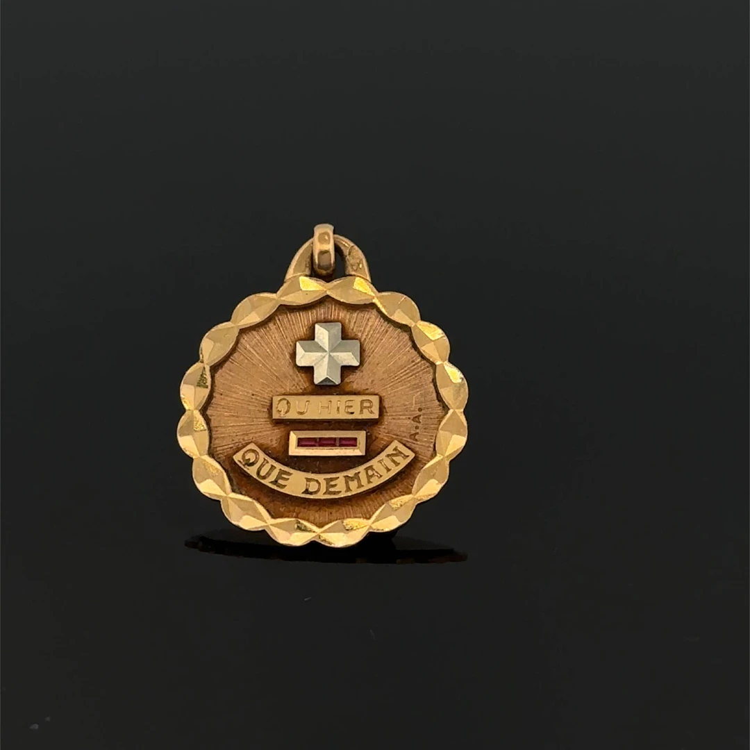 "More than yesterday and less than tomorrow" pendant in yell - Lot 219