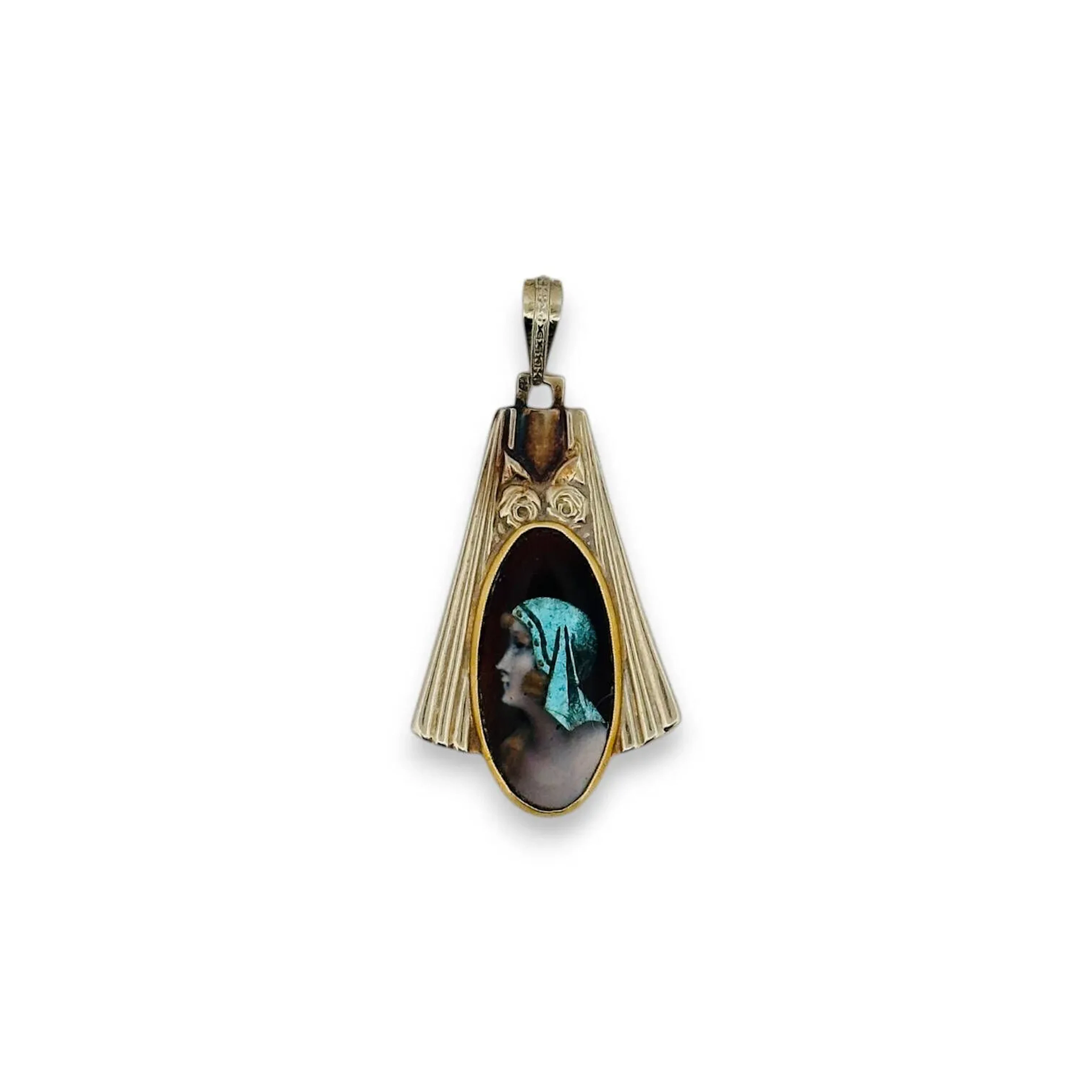 18K (750) gold pendant holding a Limoges enamel plate depict - Lot 387