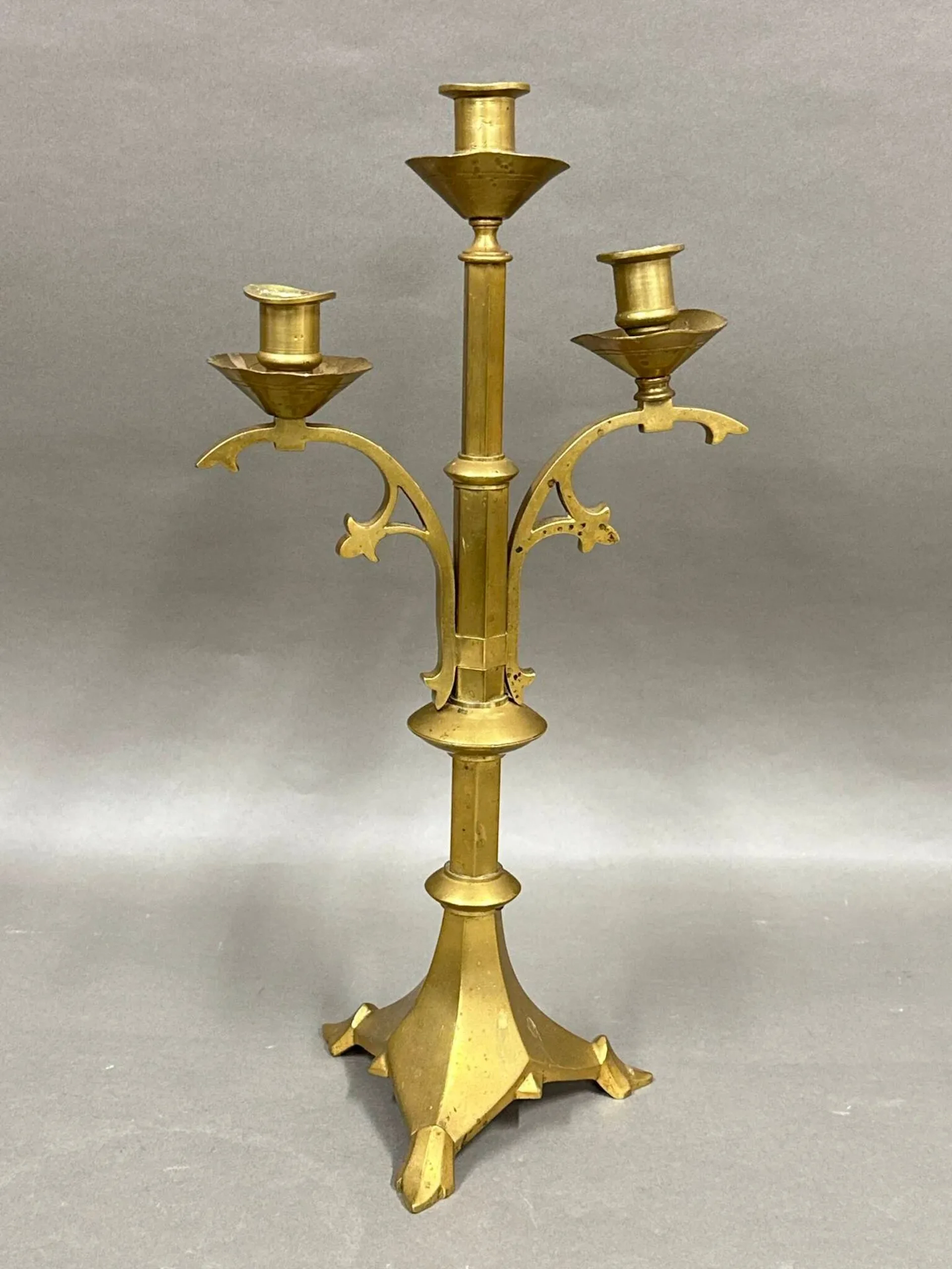 Neo-Gothic brass three-light candelabra on two branches - Lot 194