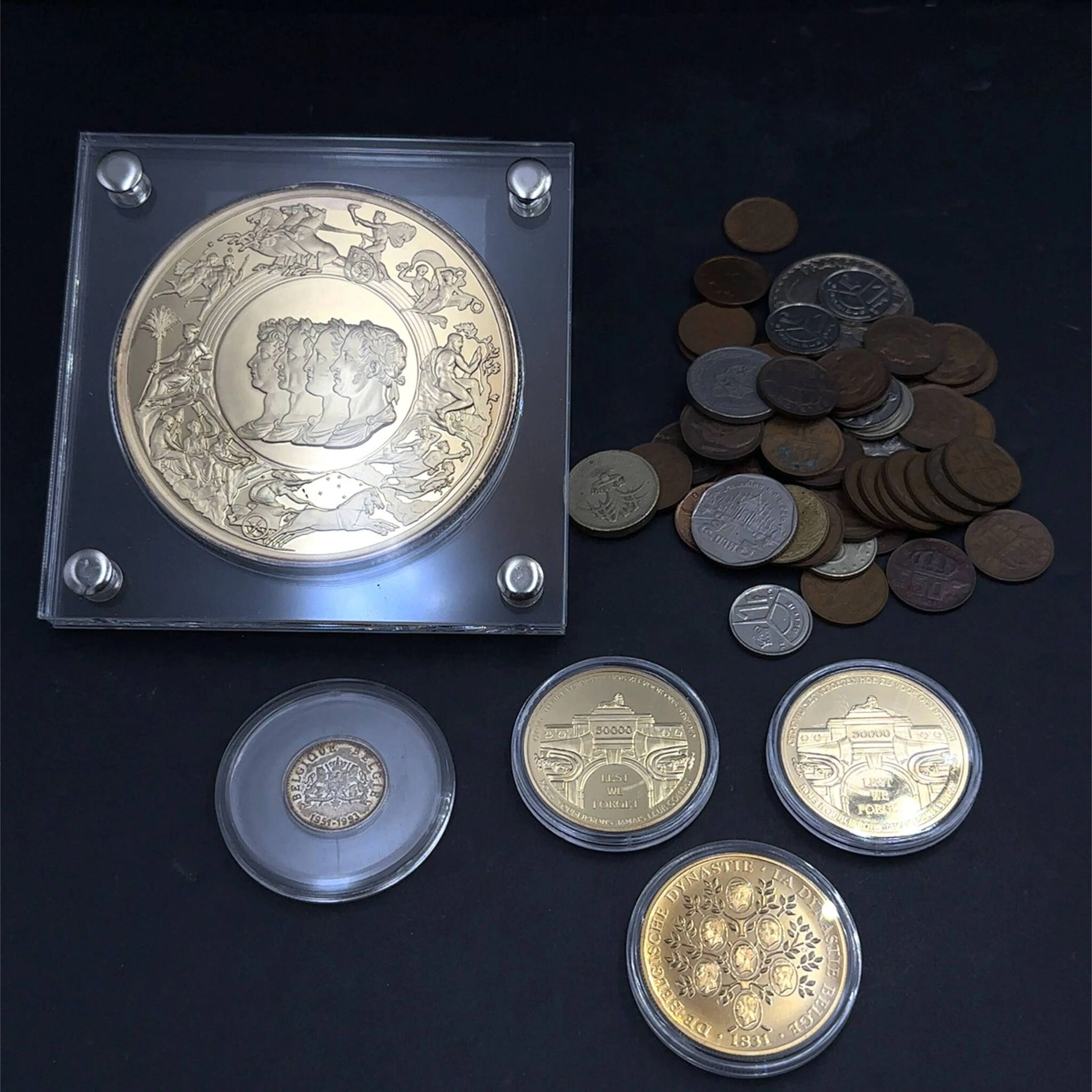 "The Waterloo Medal" gift set, featuring a large medal based - Lot 61