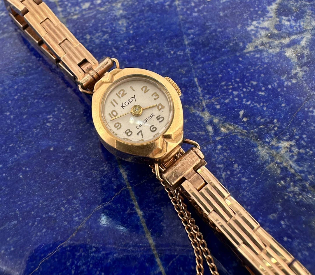 Ladies' wristwatch, yellow gold (750) case, champagne-colore - Lot 210