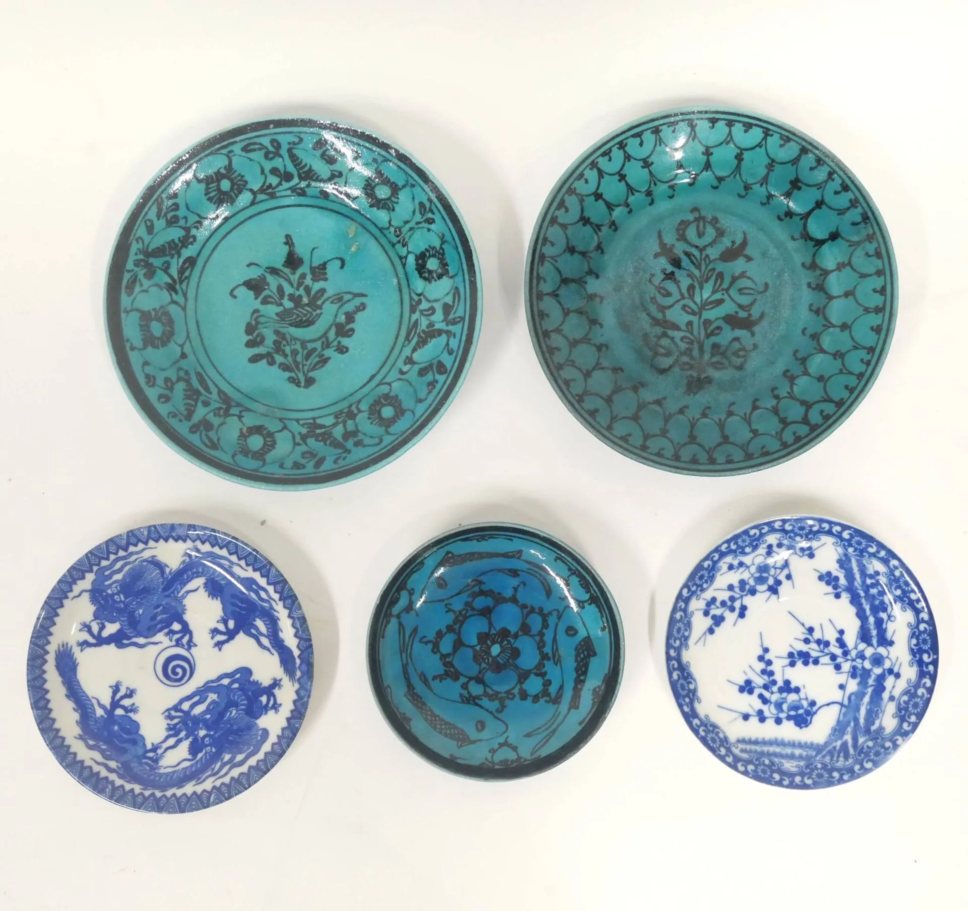 Set of five porcelain or earthenware bowls decorated with st - Lot 180