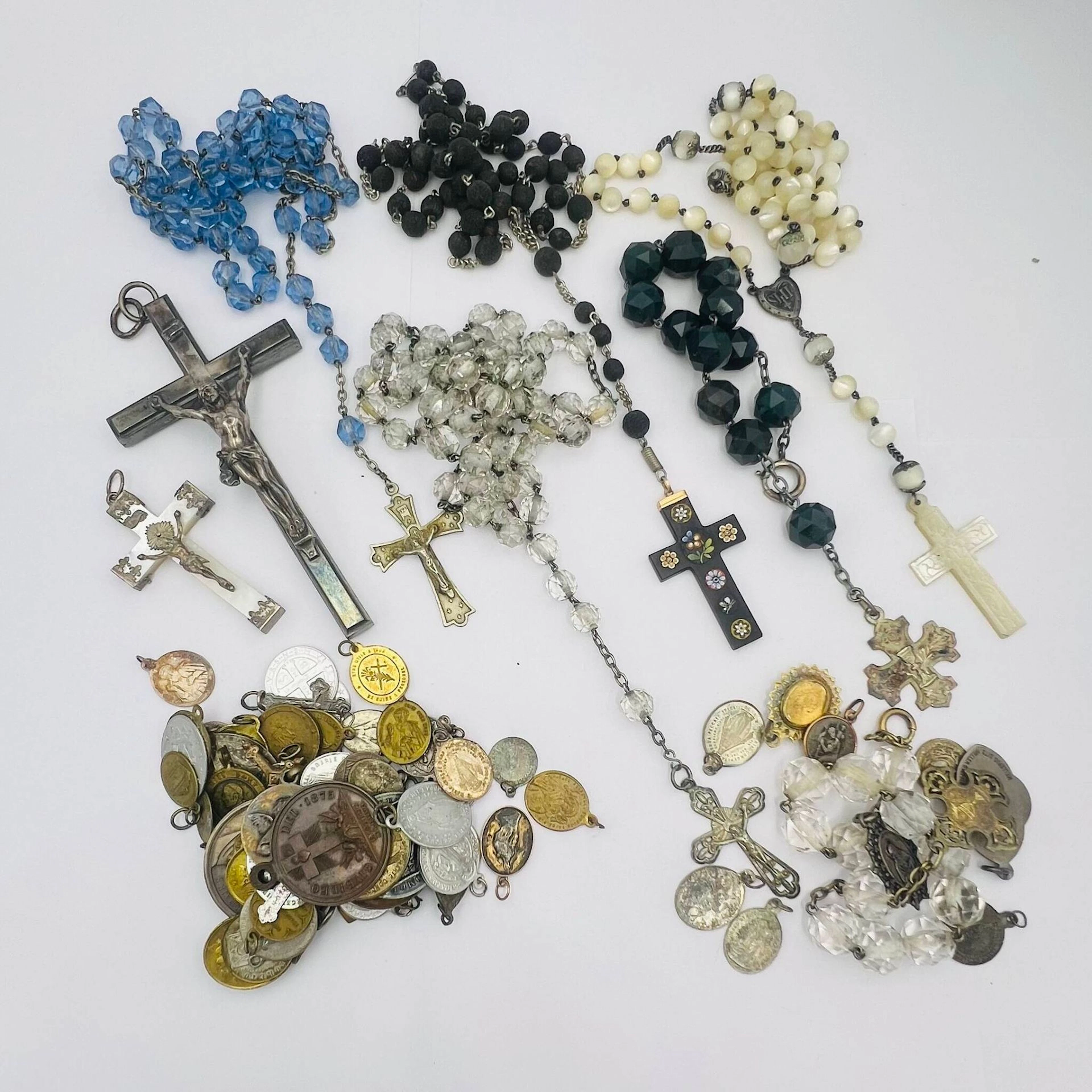 A set of silver and vermeil (min. 800) items comprising: a r - Lot 419