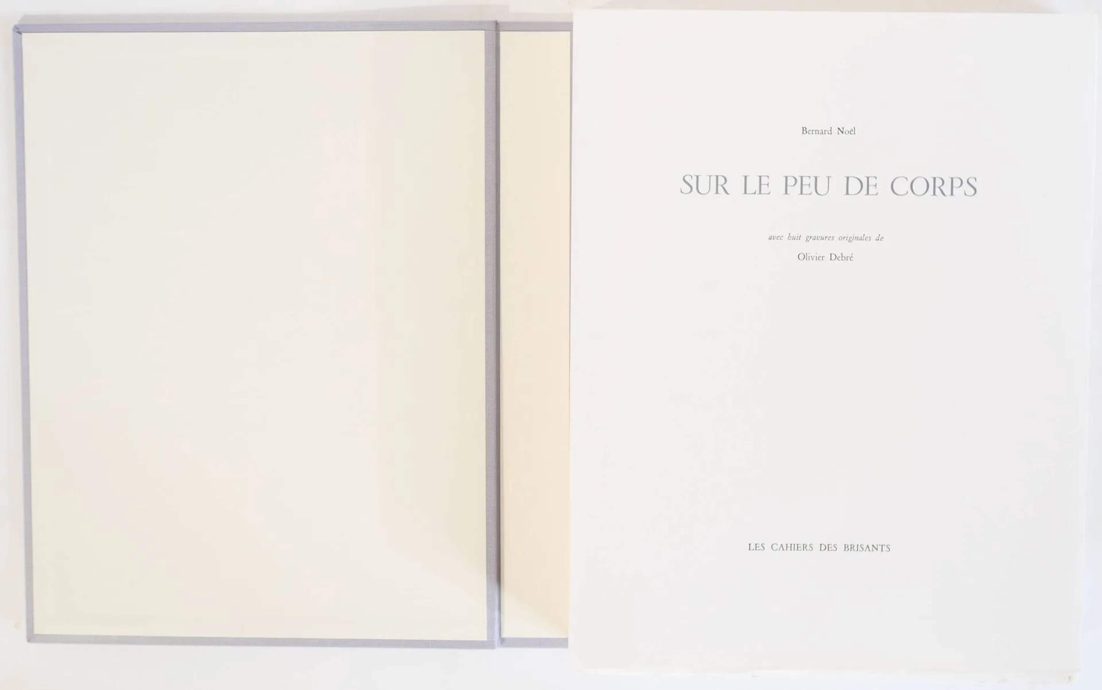 [DEBRÉ (Olivier)]. NOËL (Bernard). Sur le peu de corps. Crest, Les Cahiers des Brisants, 1990. In-folio en feuilles sous emboîtage éditeur, édition illustrée de 8 gravures originales par Olivier Debré. Tirage limité à 120 exemplaires numérotés et signés par l'artiste et l'auteur, celui-ci n°II, un XI de tête sur vélin de Rives comprenant une suite des 8 gravures tirées sur Chine et appliqué sur vélin de Rives, signées et justifiées par l'artiste, et un dessin original. (incomplet du dessin original, tissu de l'emboîtage décollé)