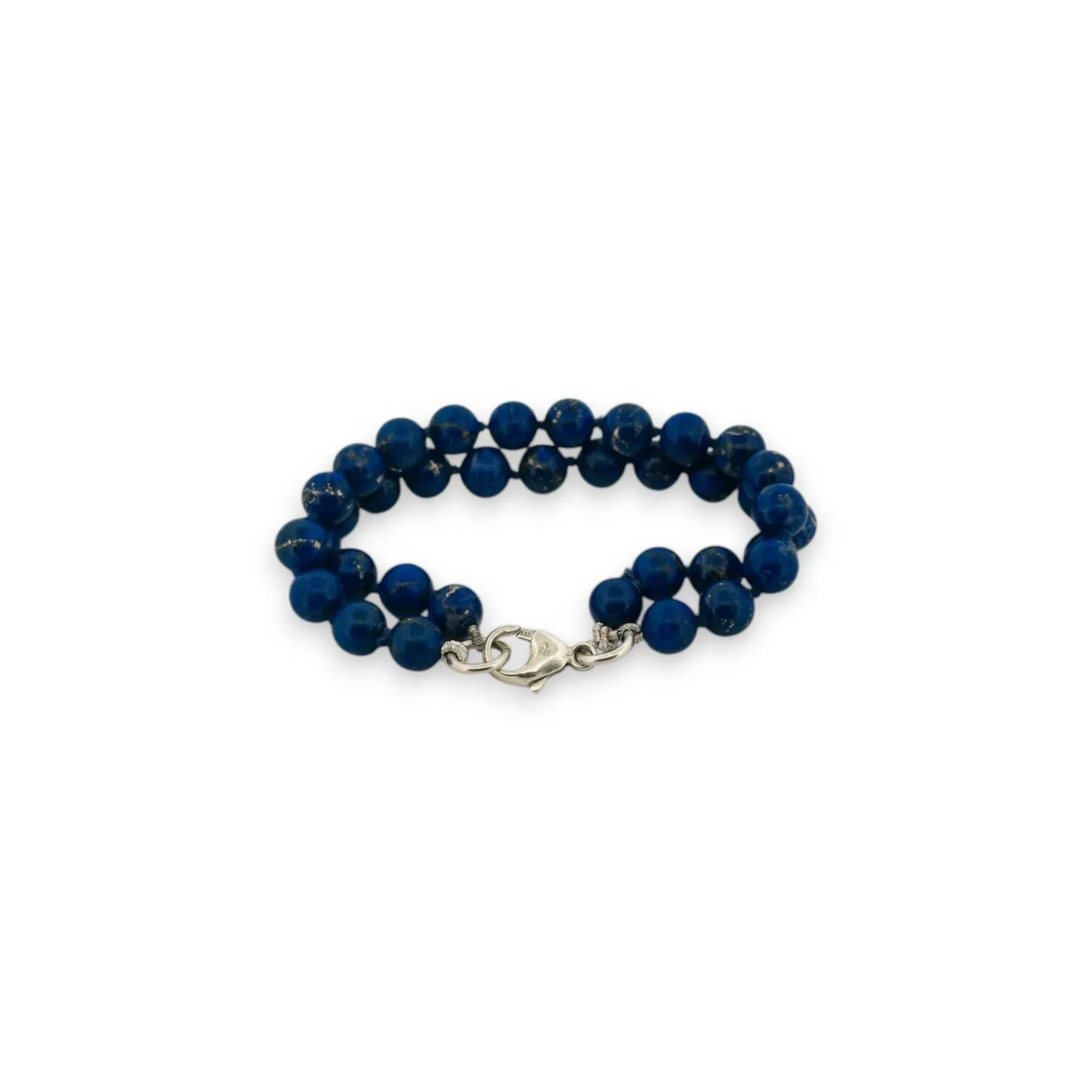 Lot comprenant un bracelet en perles de lapis-lazuli et un collier en perles de malachite. Les fermoirs en argent (925). Poids brut : 170.5 g.