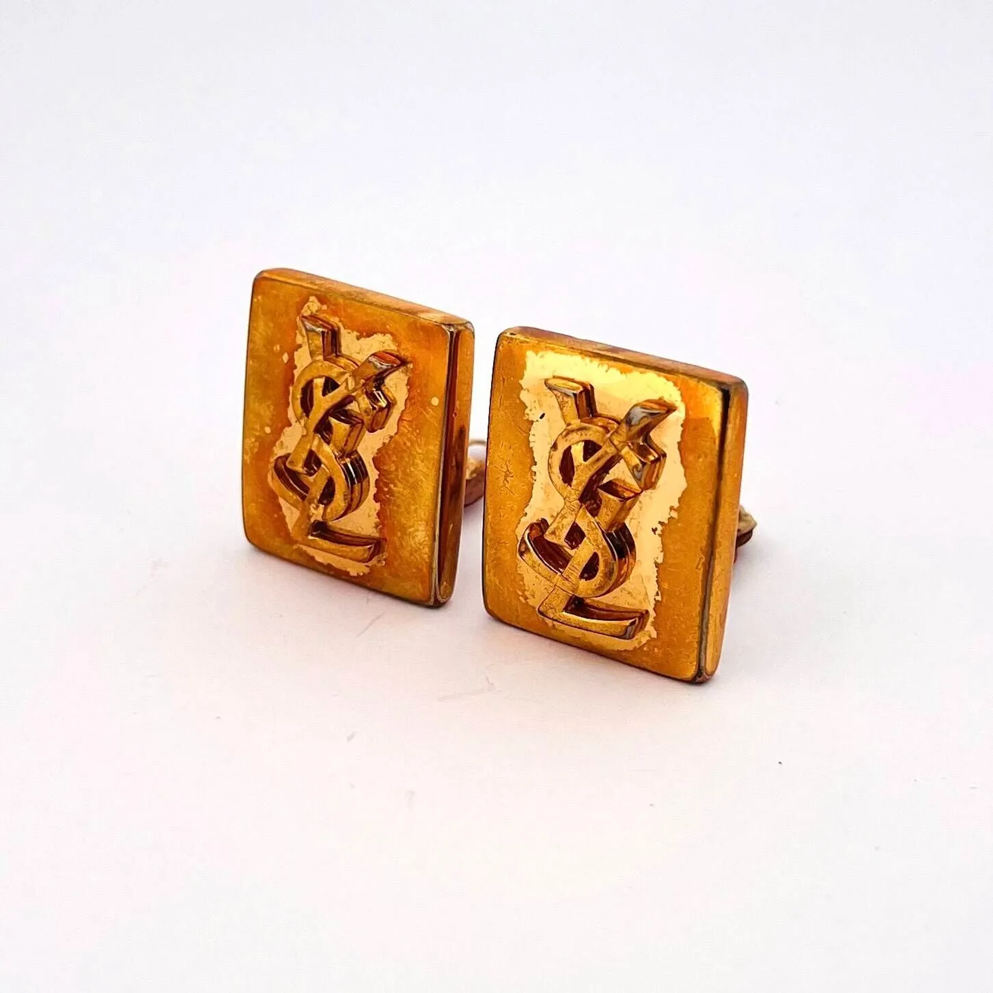 YVES SAINT LAURENT - Lot 331