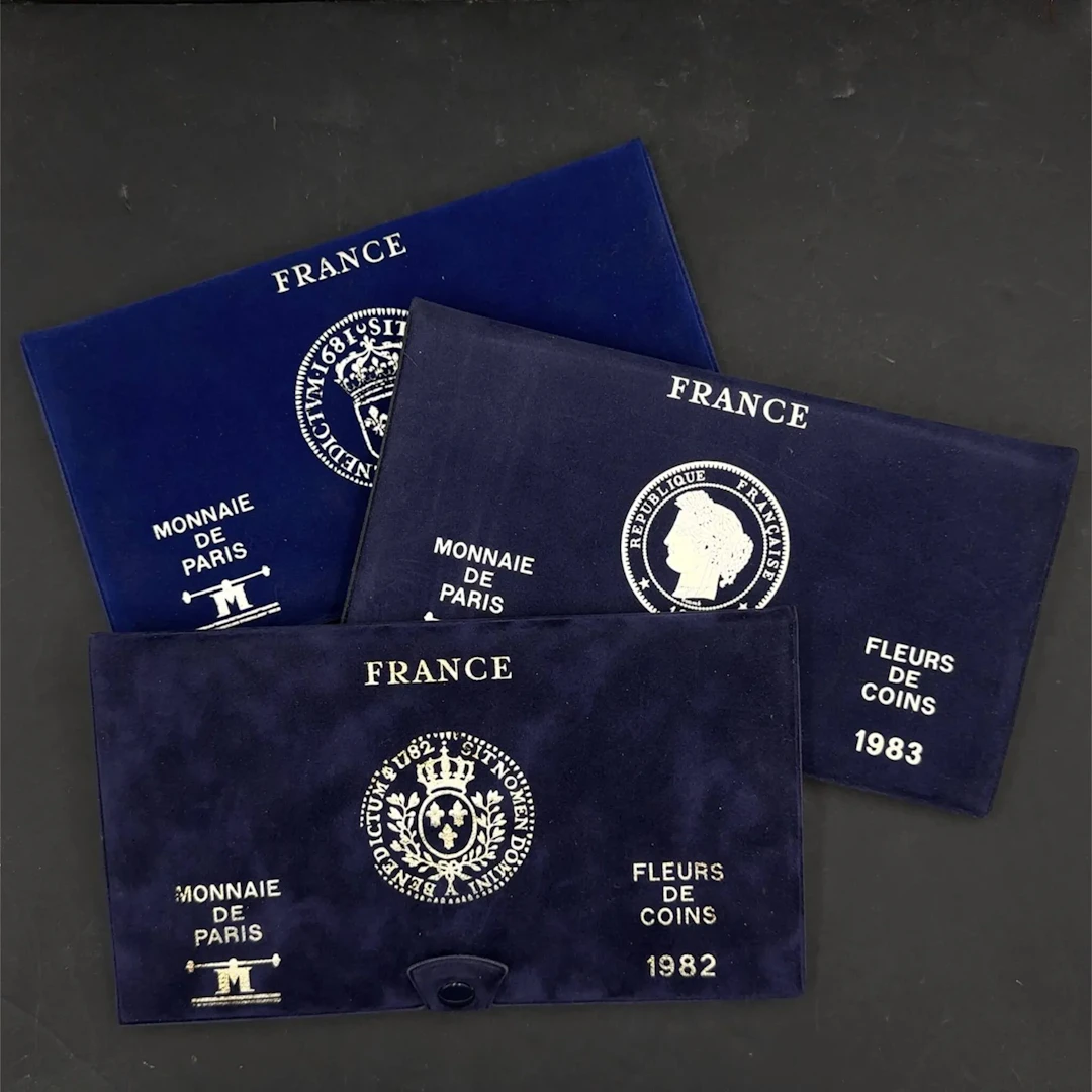 Three "fleurs de coins" sets from the Monnaie de Paris, from - Lot 89