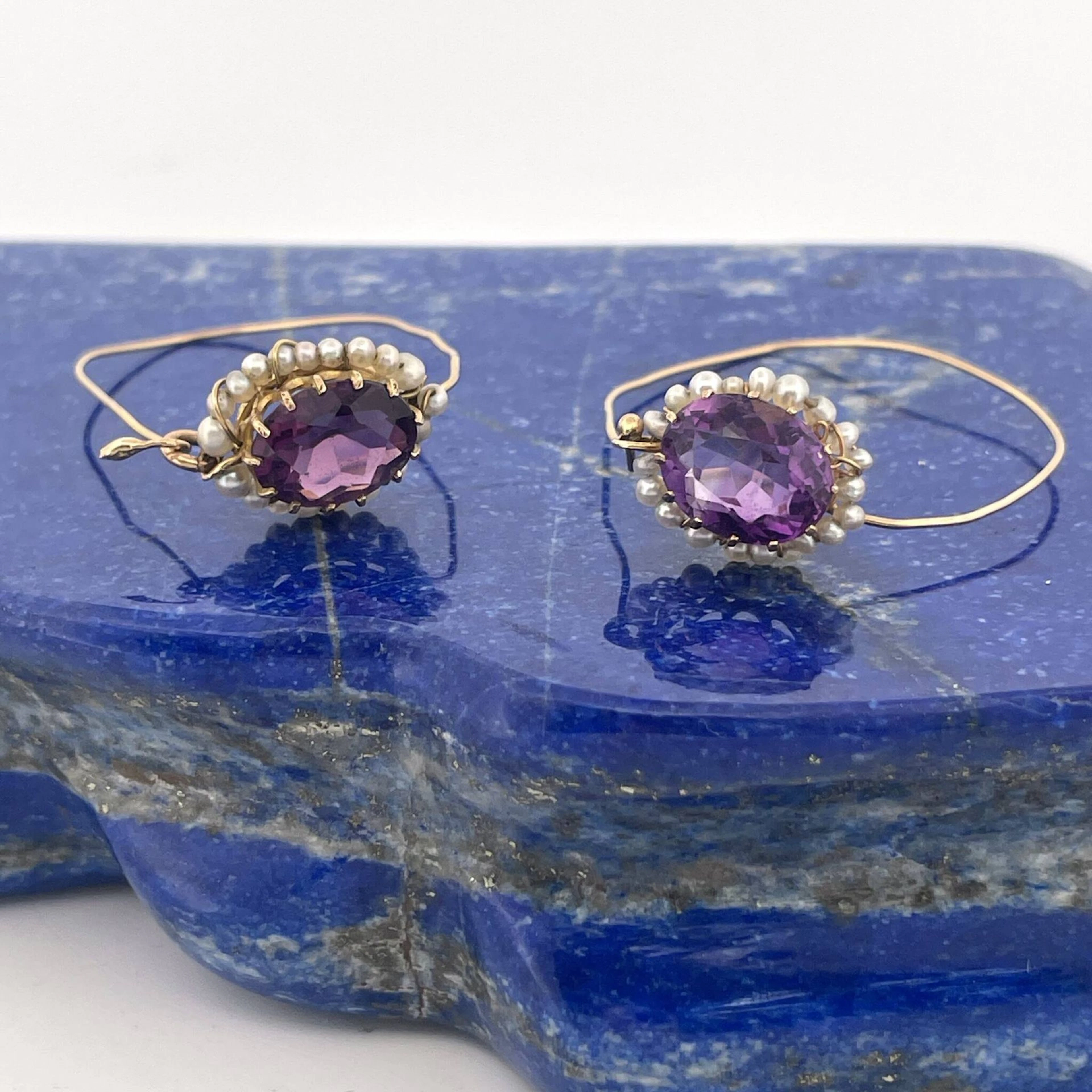 Pair of yellow gold (750) earrings set with an oval amethyst - Lot 278
