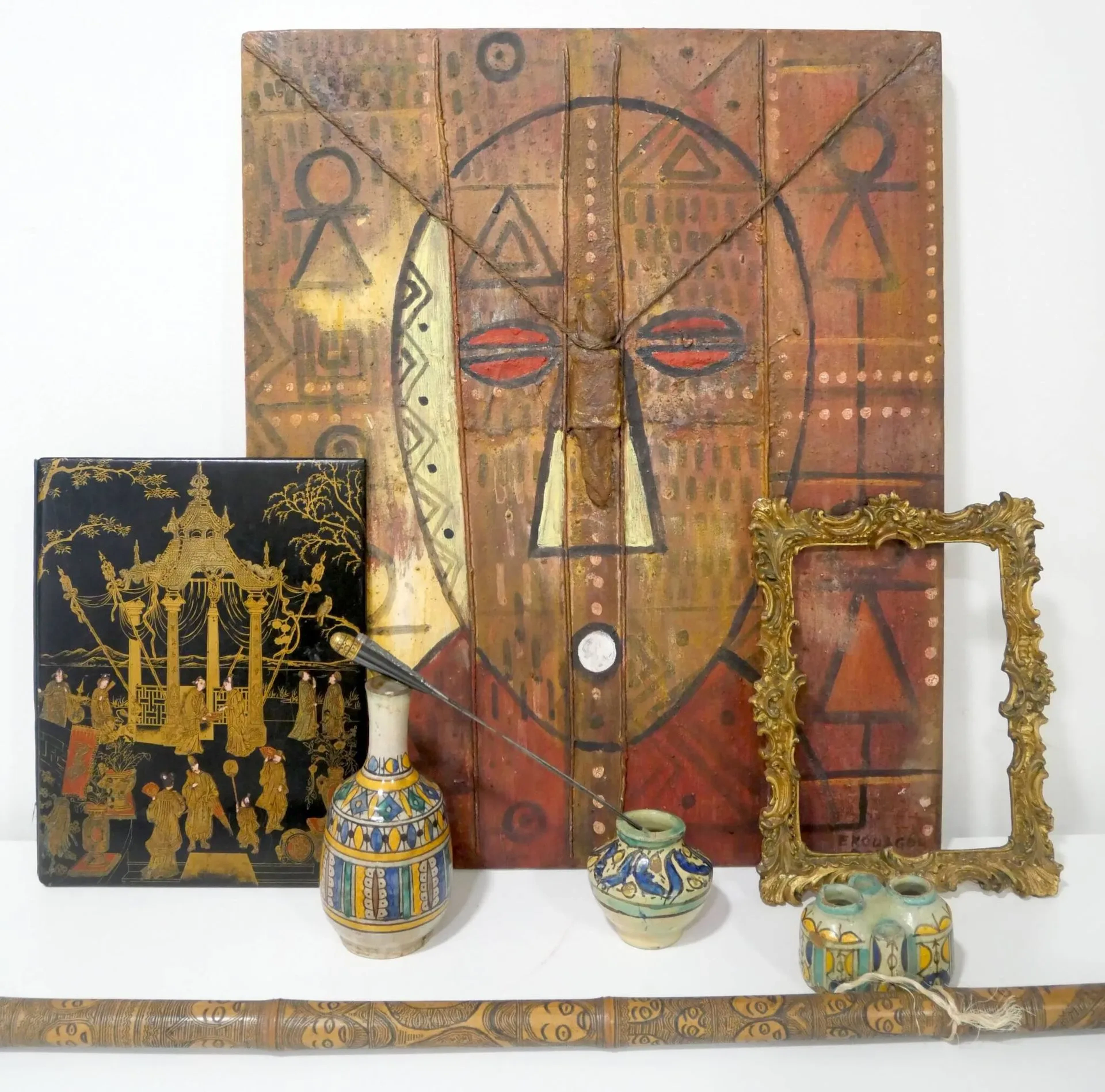 Set of travel souvenirs including: - Lot 93