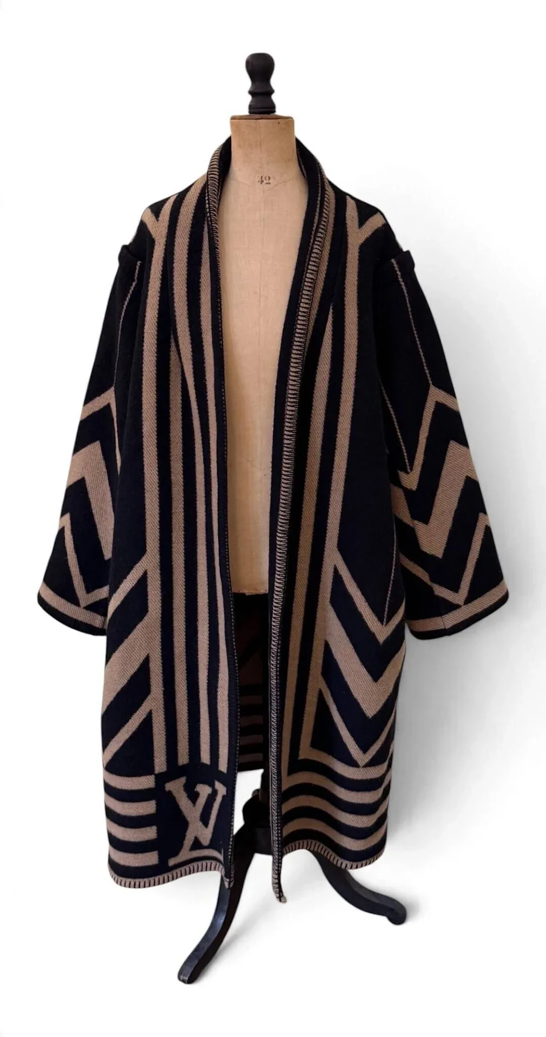 LOUIS VUITTON - Lot 202
