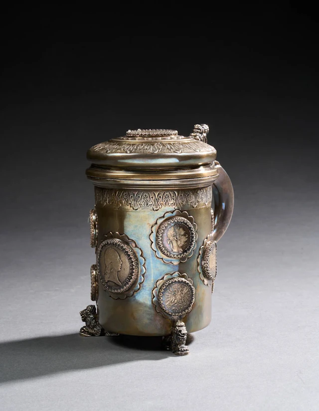 Silver TANKARD decorated with twelve silver coins, mostly Hu - Lot 149