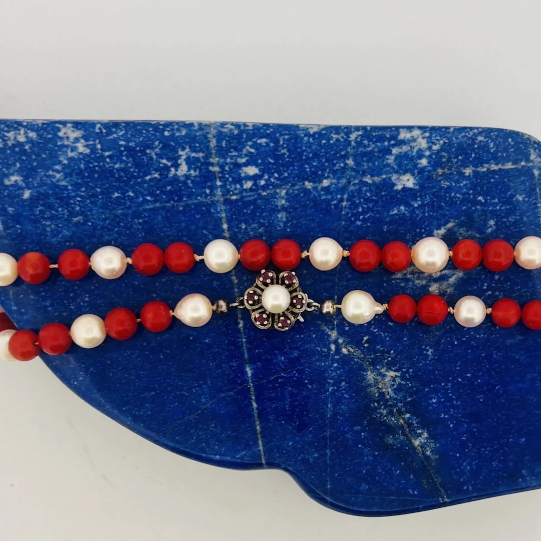 Long necklace consisting of a single strand of cultured pear - Lot 331
