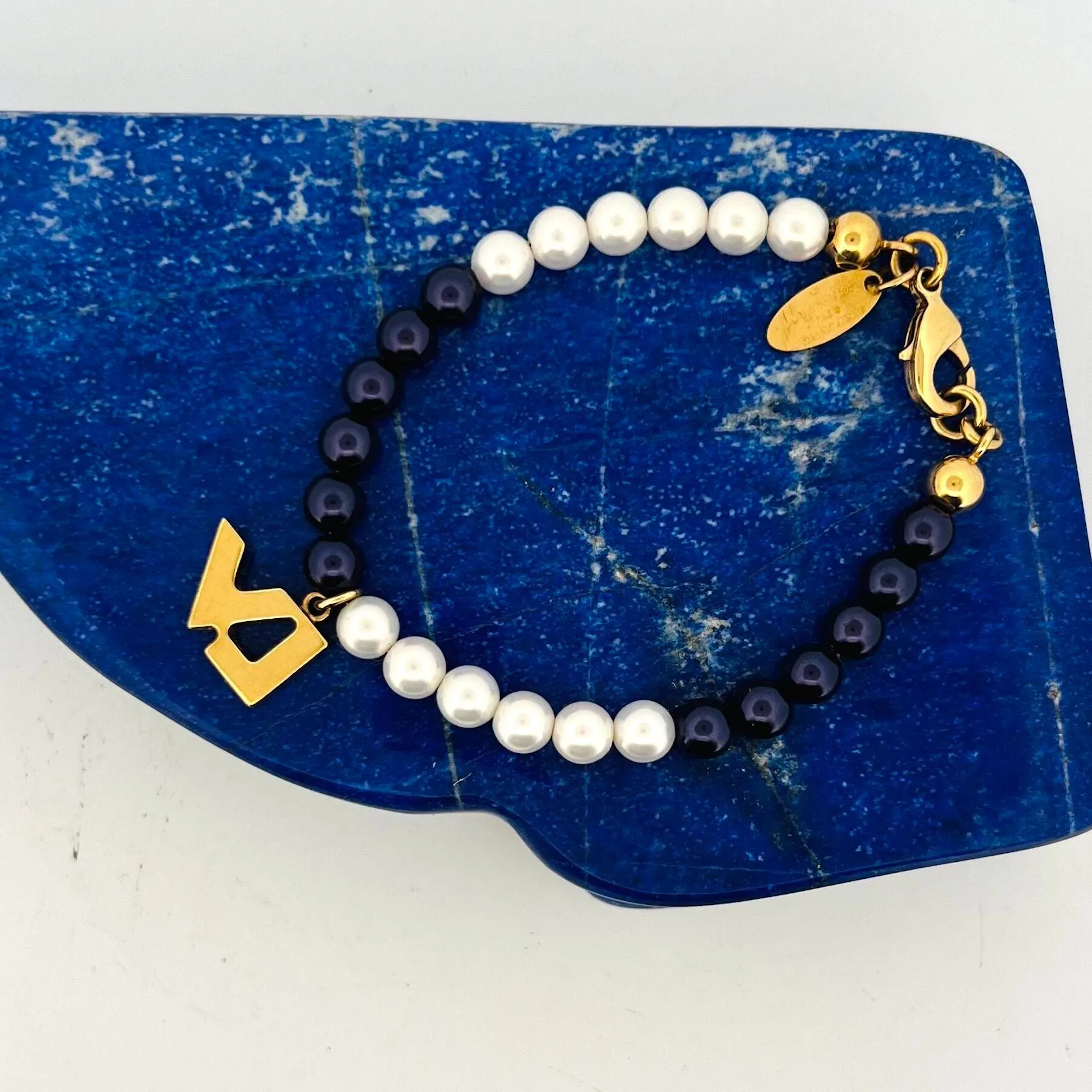 LOUIS VUITTON - Lot 234