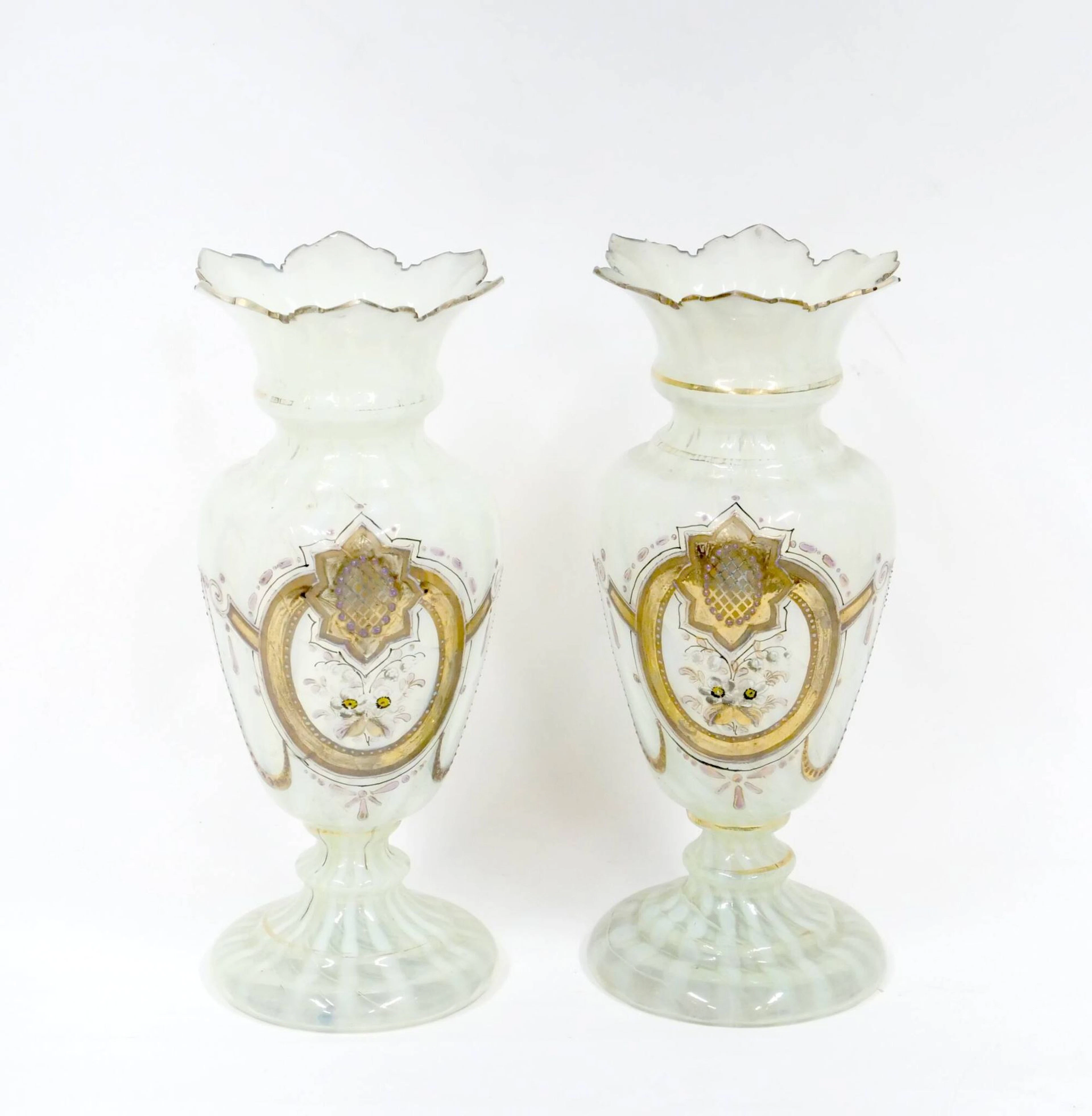 Pair of opaline vases decorated with a bouquet of flowers in - Lot 186