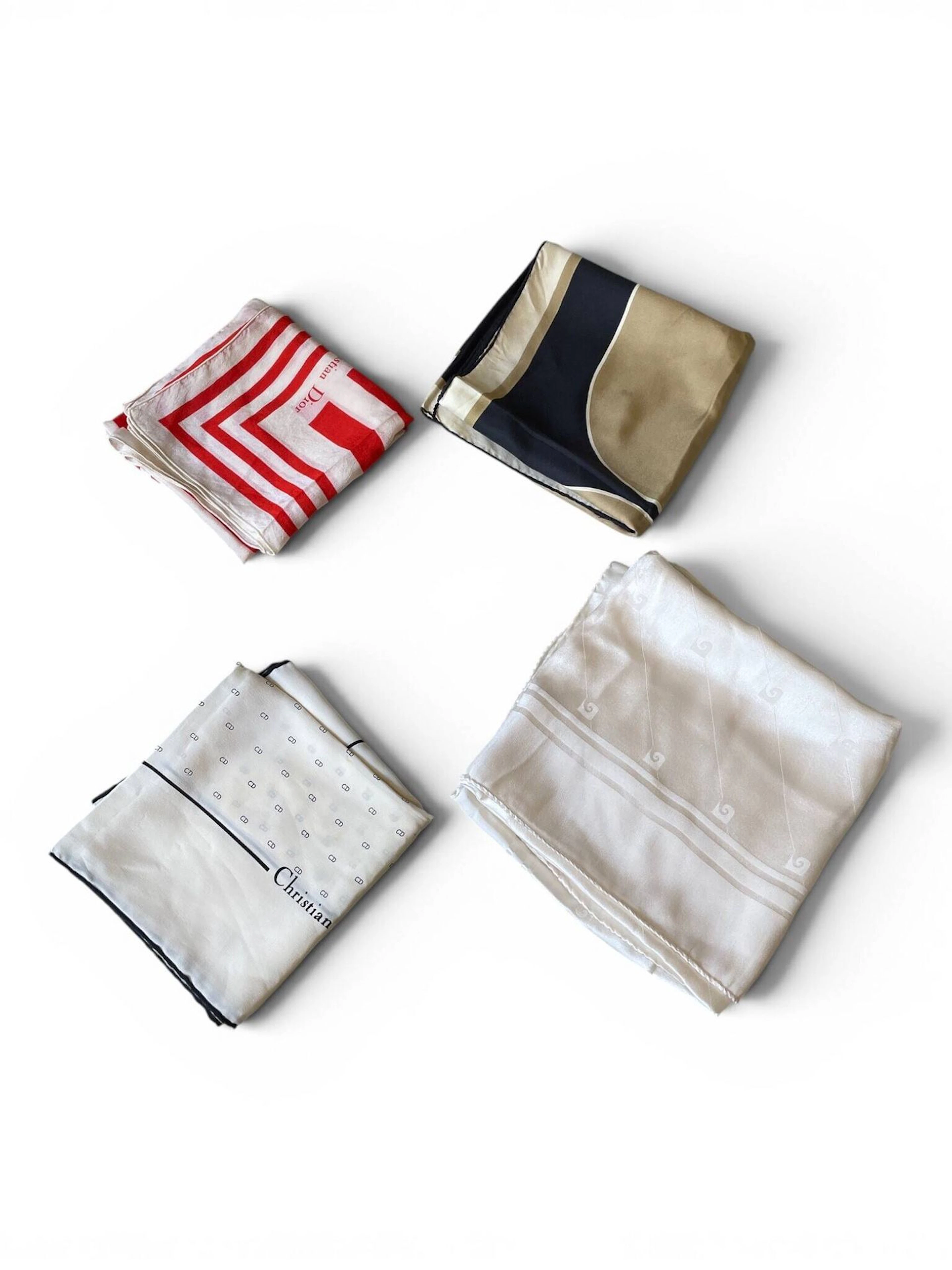Lot of scarves including: - Lot 155