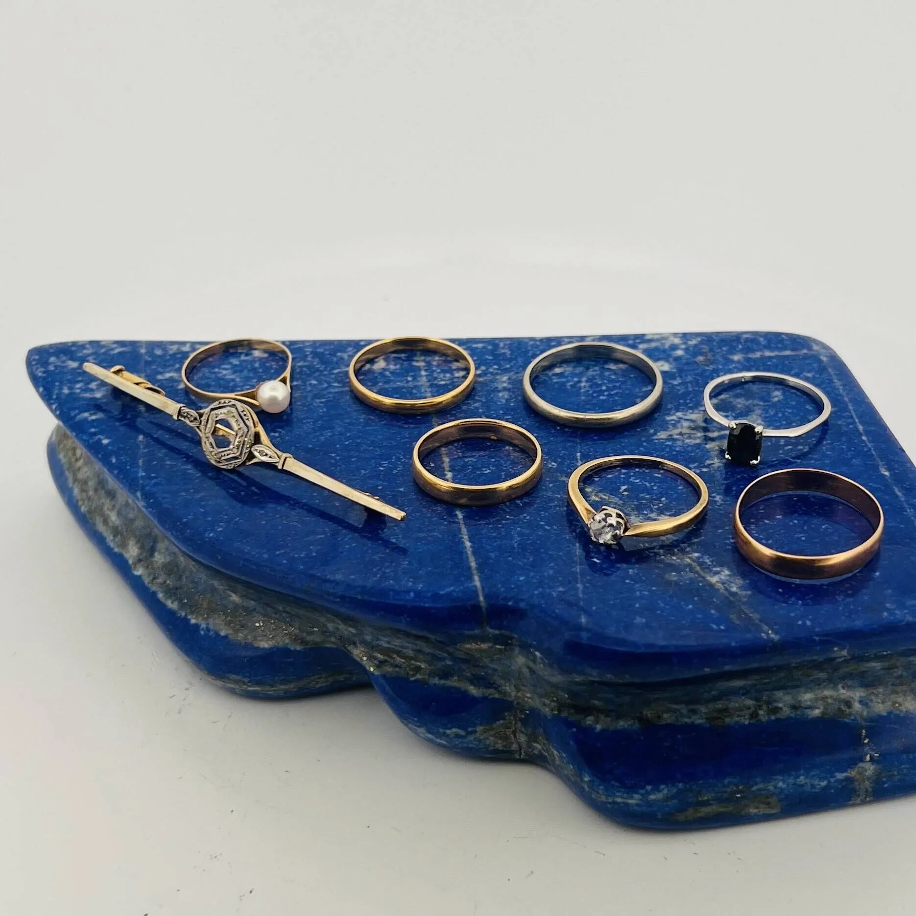 Set in yellow and white gold (750) consisting of: - Lot 251