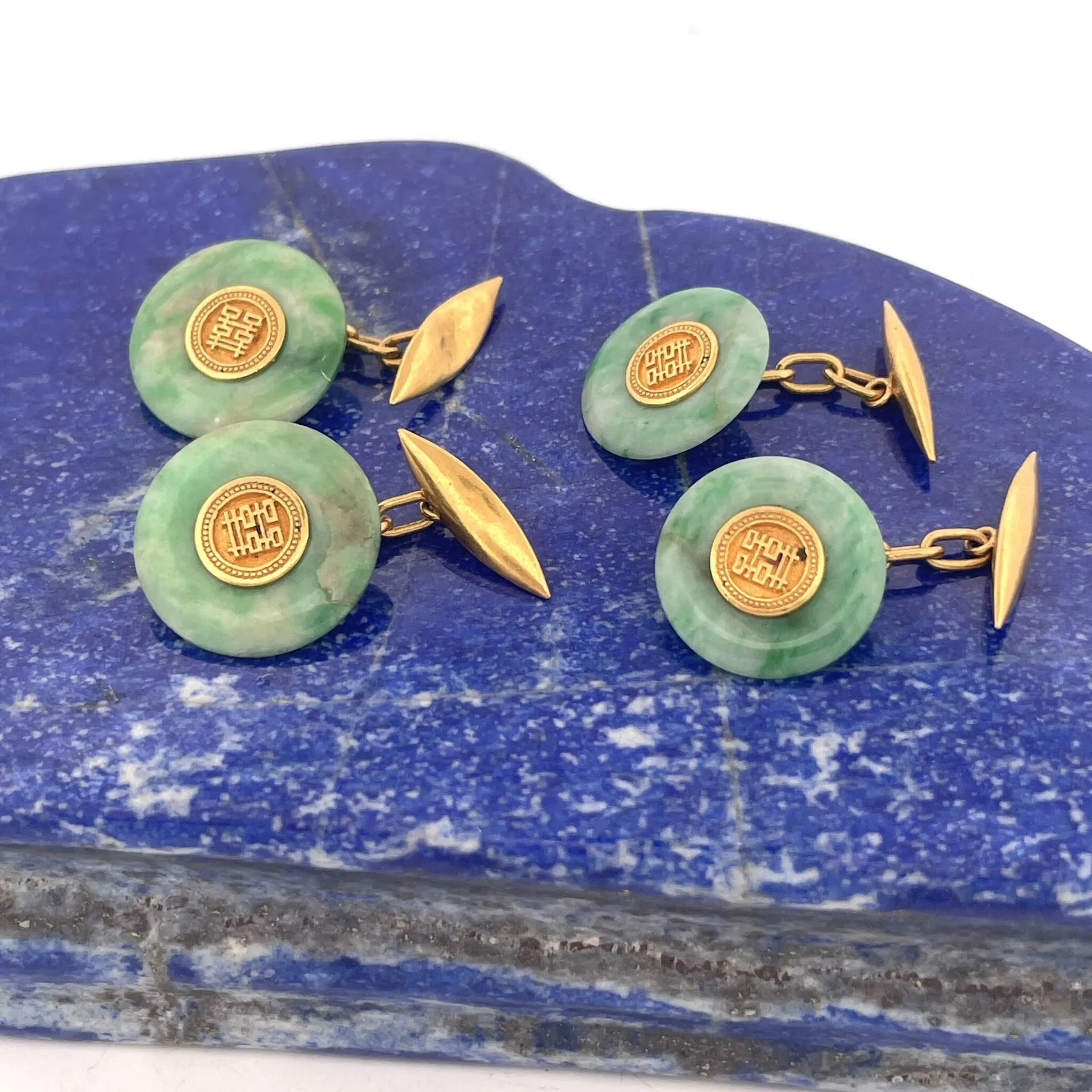Two pairs of yellow gold (750) cufflinks engraved with auspi - Lot 252