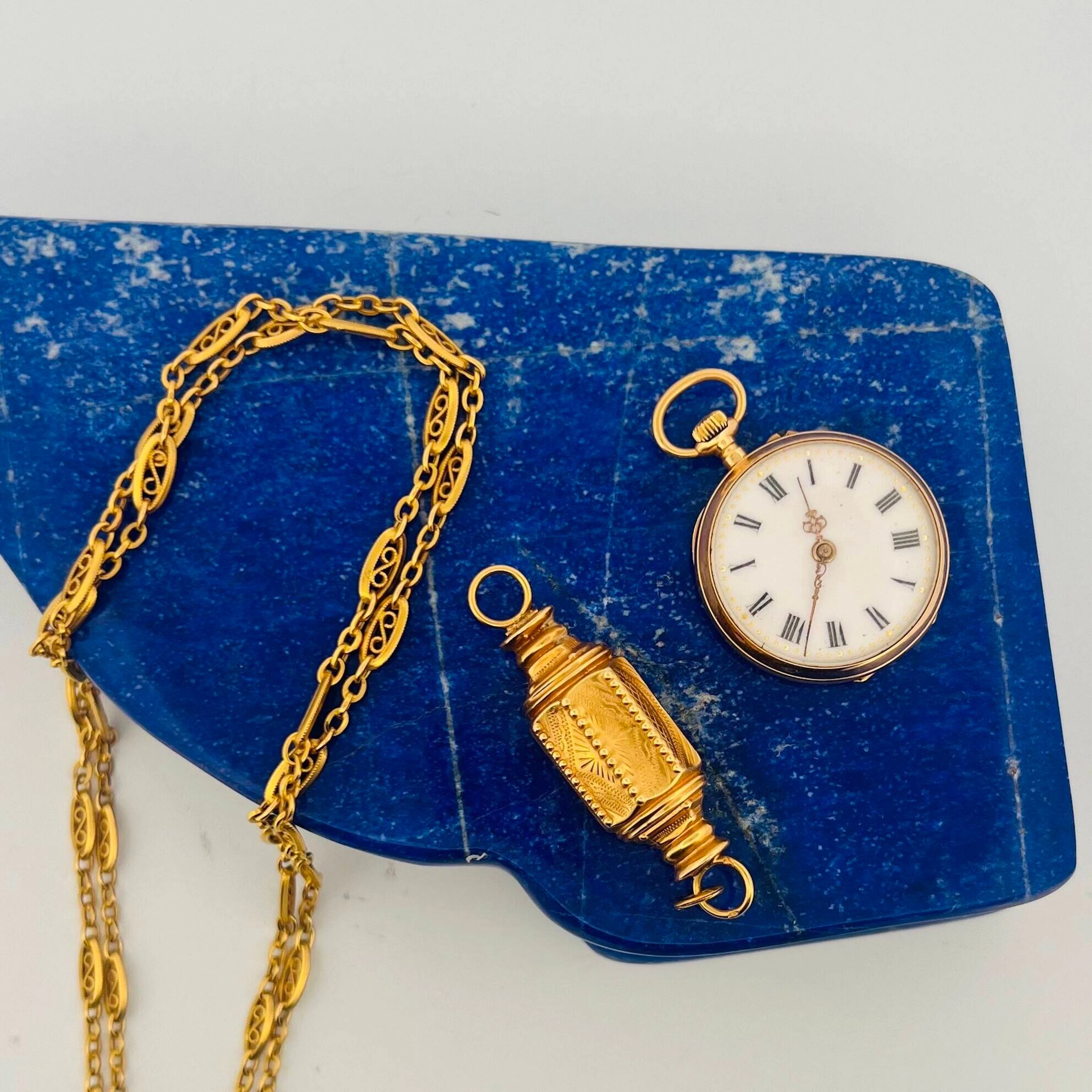 Yellow gold (750) collar watch with white enameled dial, Rom - Lot 296