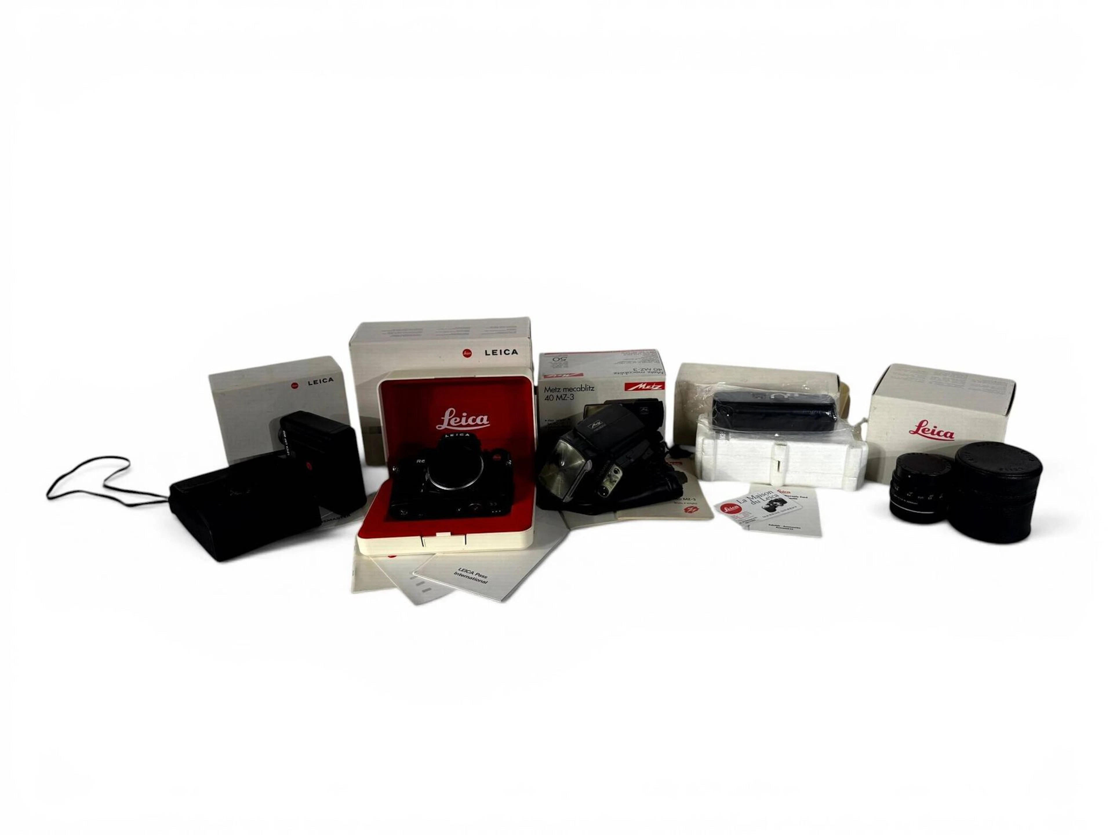 Set including a Leica R6.2 camera body with body cap, an Elm - Lot 417