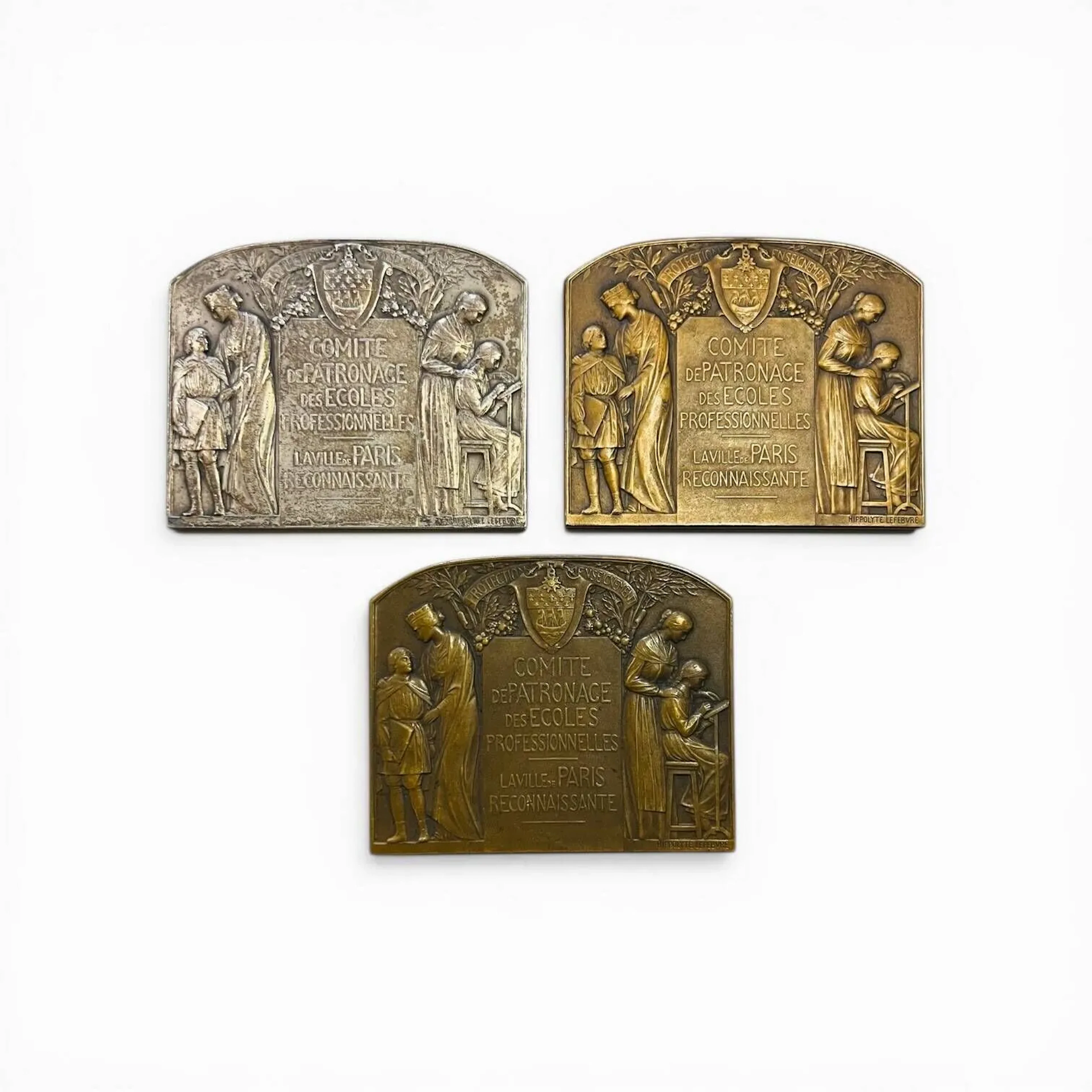 Silver plaque after Hippolyte Lefebvre. COMITE / DE PATRONAG - Lot 42