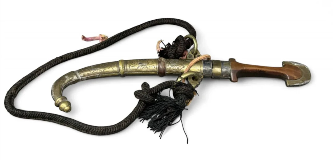 A Middle Eastern dagger. Oxidation. - Lot 53