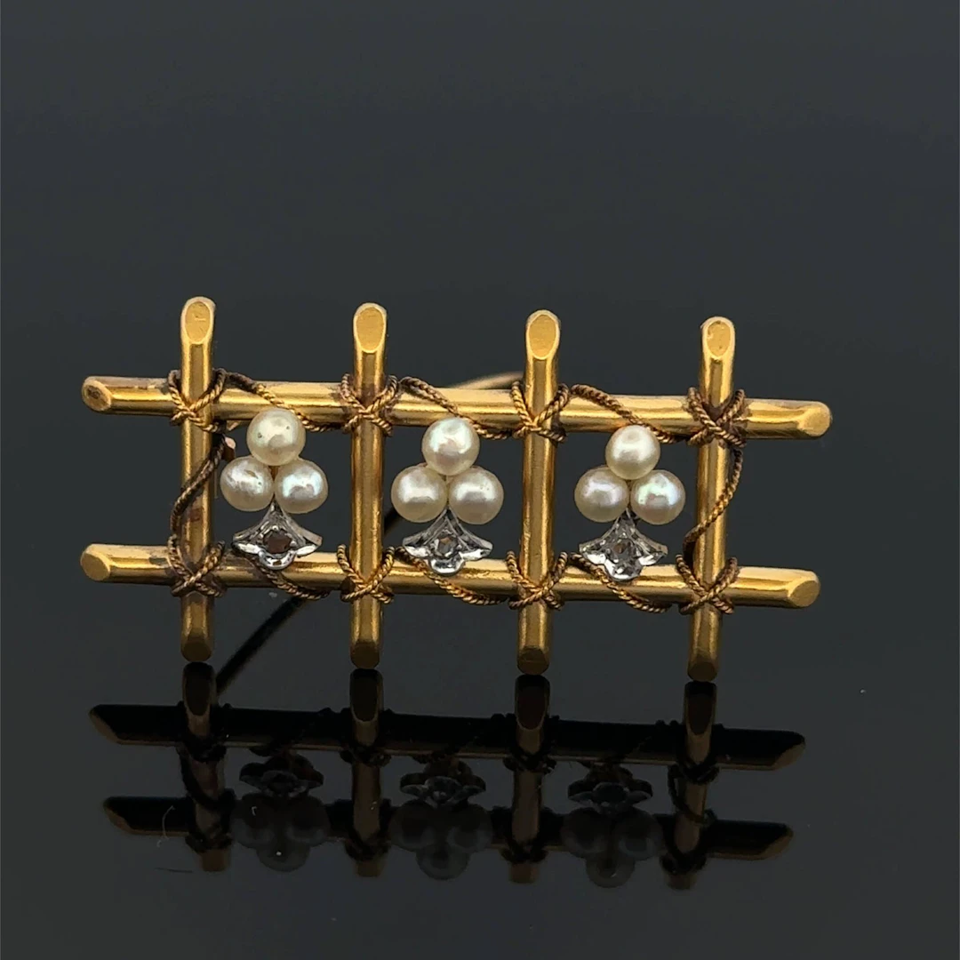 Openwork "trellis" brooch in yellow gold (750), engraved wit - Lot 248
