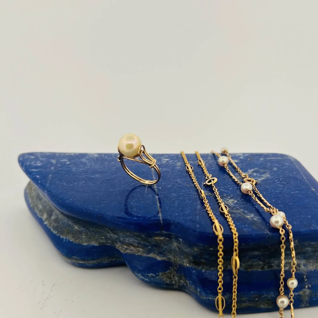 Yellow gold (750) set including: - Lot 240