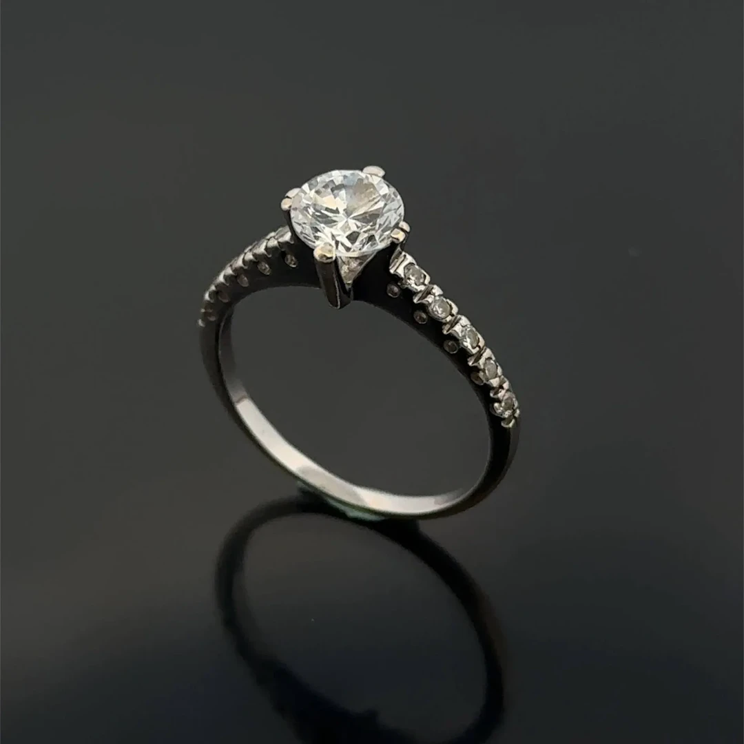 White gold (750) solitaire ring set with white stones, inclu - Lot 269