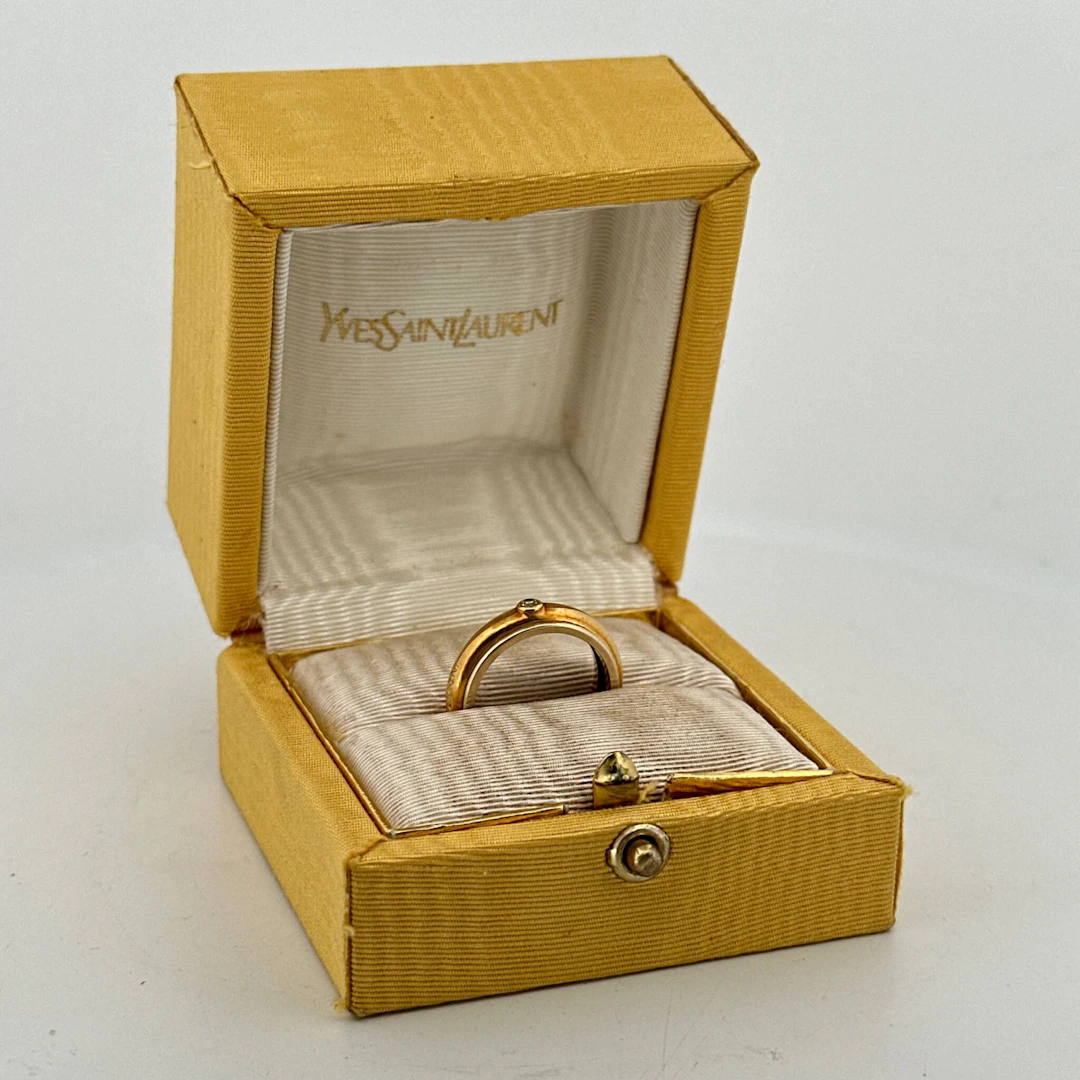 Yves Saint Laurent - Lot 194