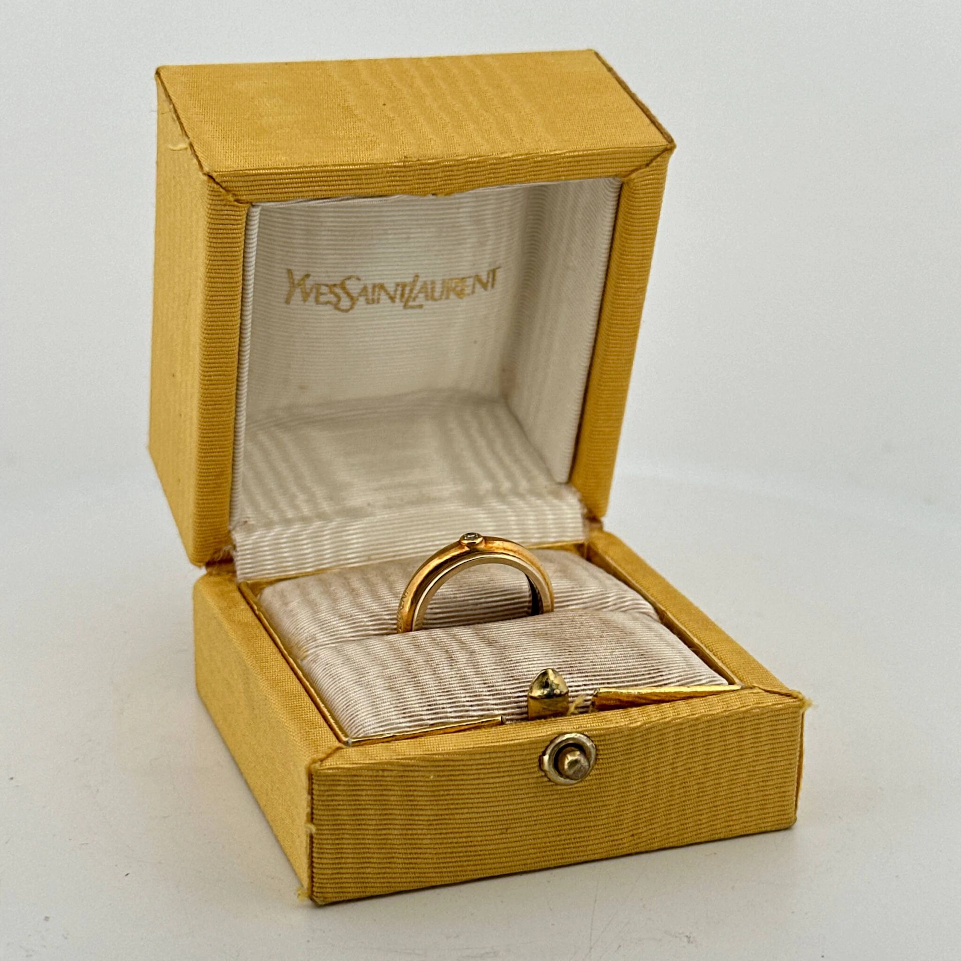 Yves Saint Laurent - Lot 194