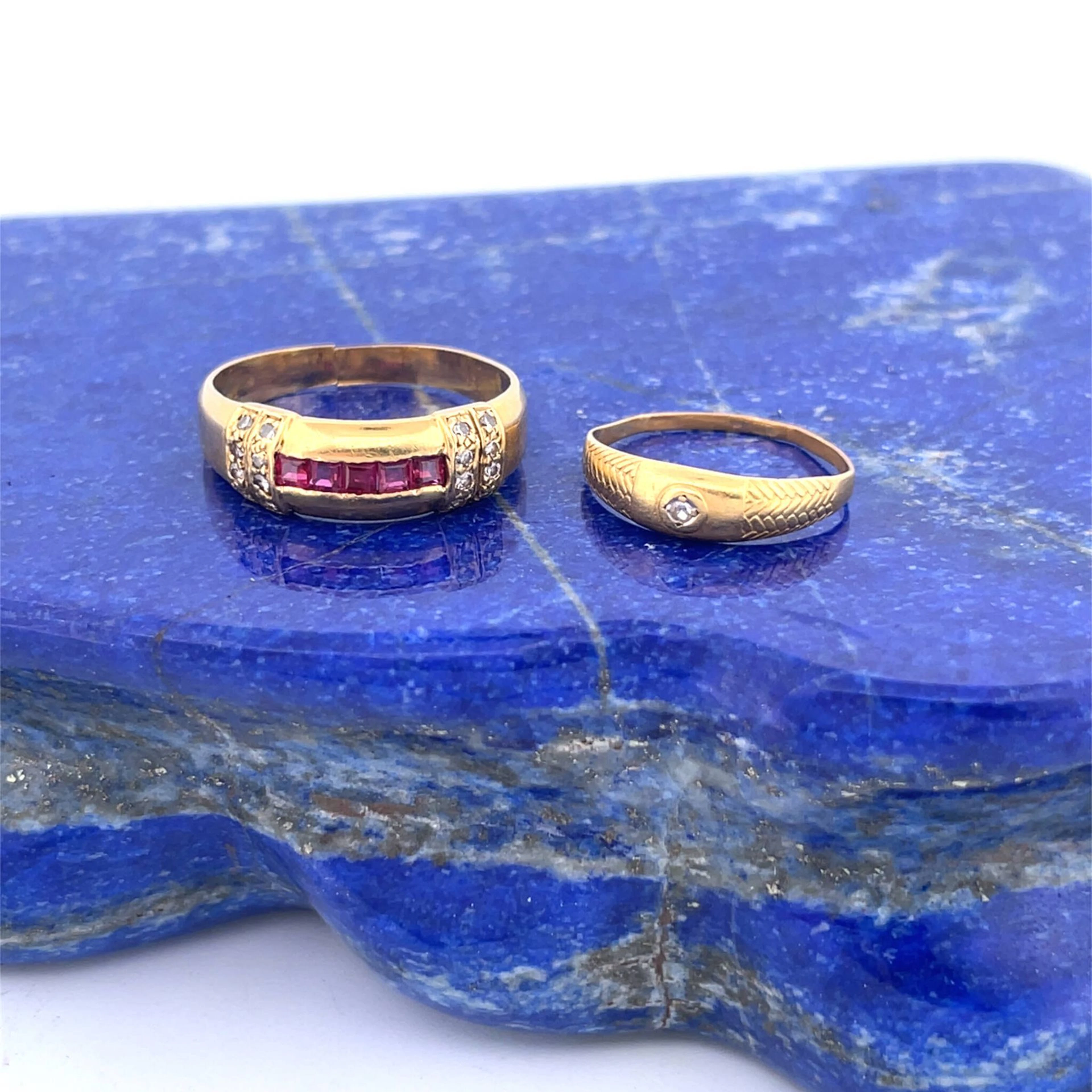 Set of two yellow gold (750) rings set with small diamonds a - Lot 264