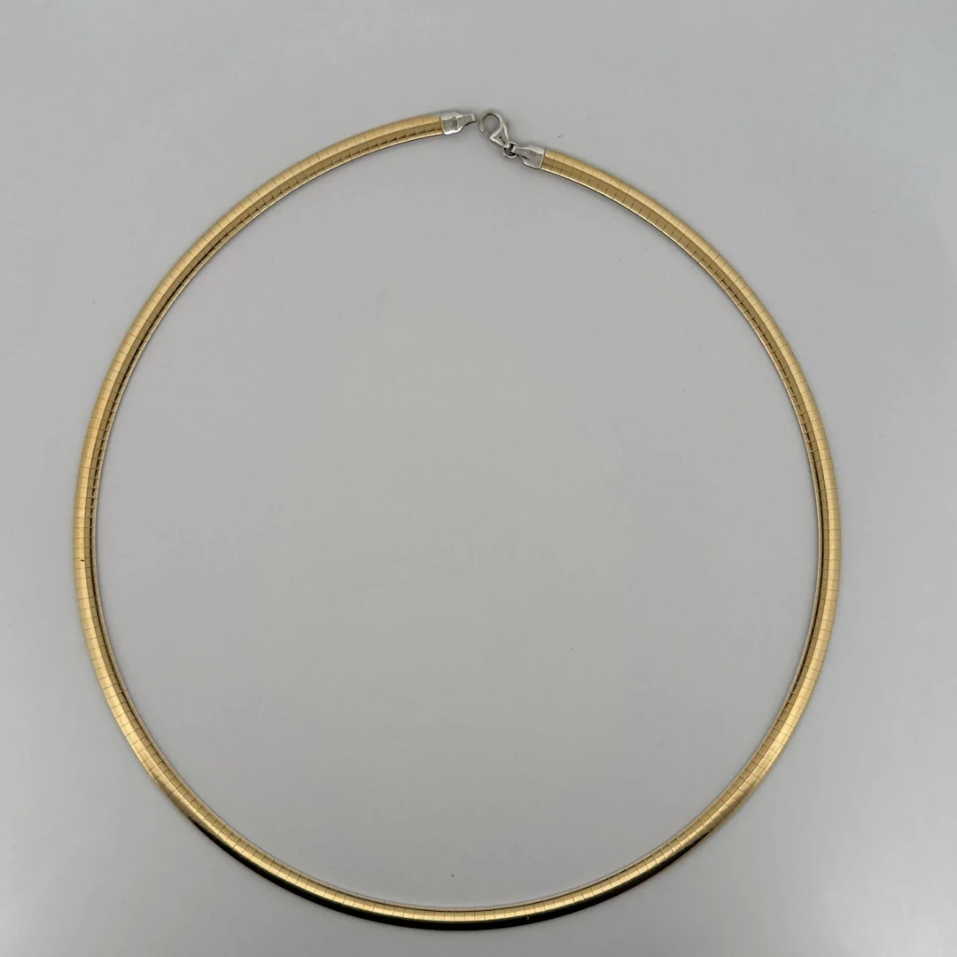 A choker necklace made of white gold (750) on one side and y - Lot 121
