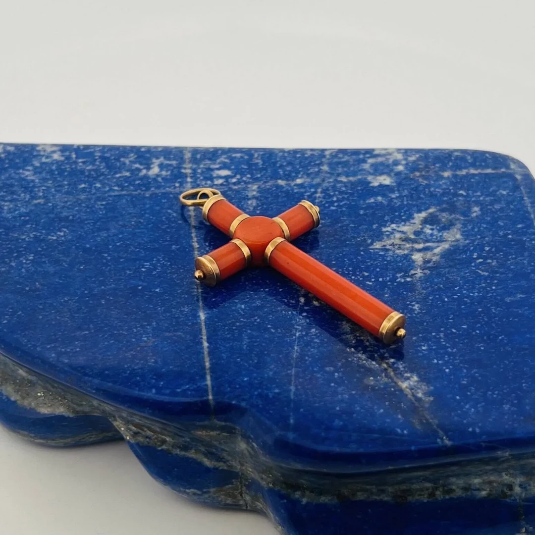 14k yellow gold (585) "cross" pendant made of coral rods and - Lot 256