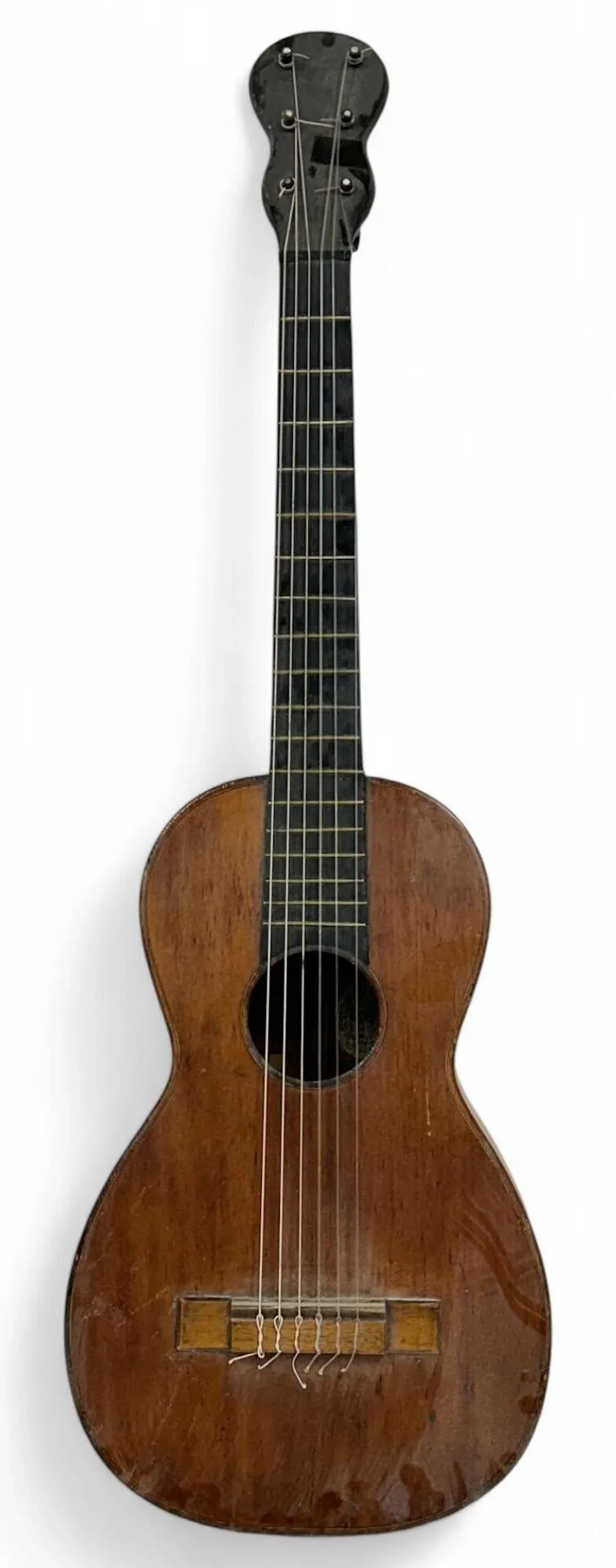 Guitare romantique portant une étiquette apocryphe de « LACOTE » En l’état.