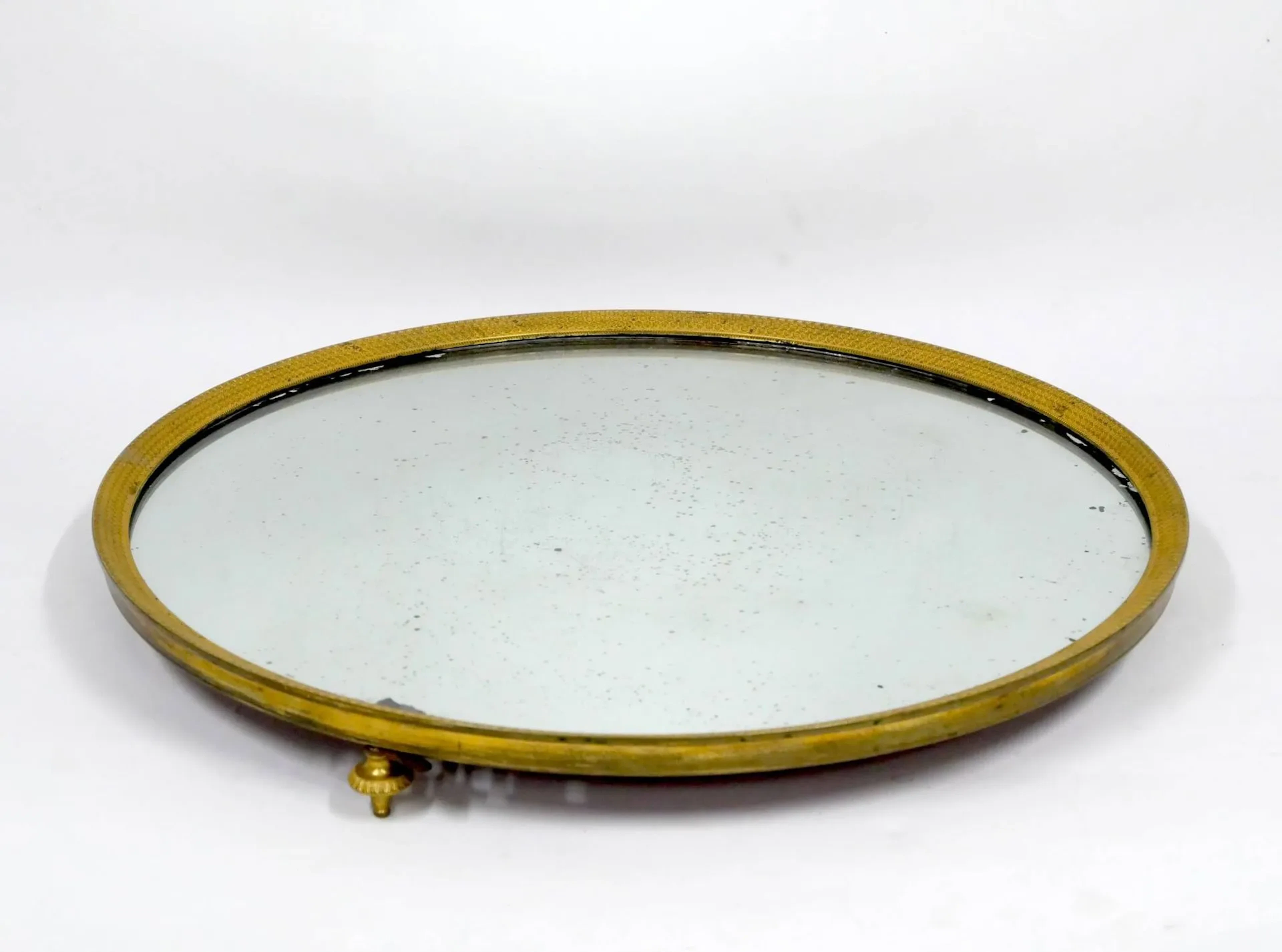 Round mirrored centerpiece surrounded by a frieze of round m - Lot 282