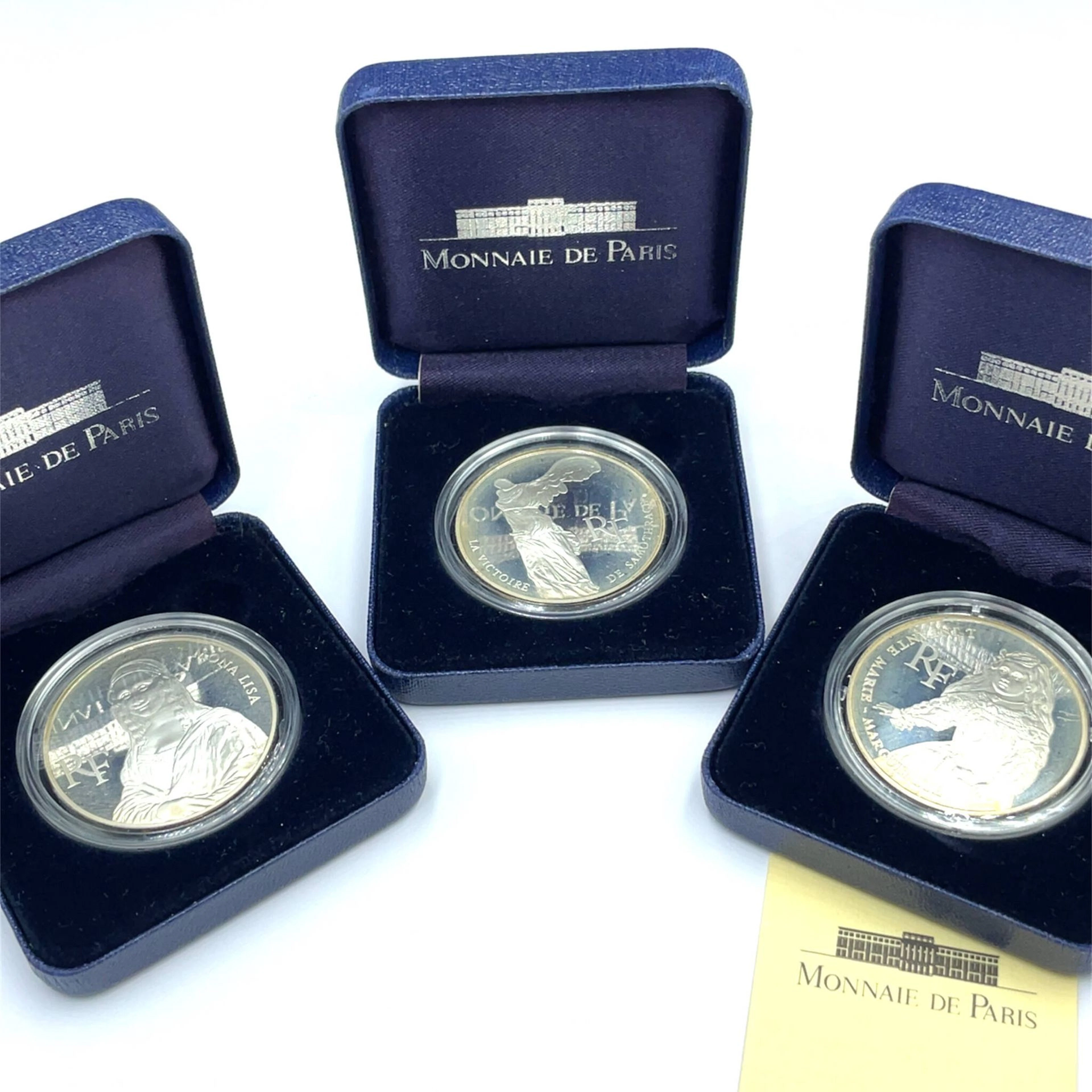 Paris Mint: 3 large-sized 100F silver coins, Louvre Museum, - Lot 67