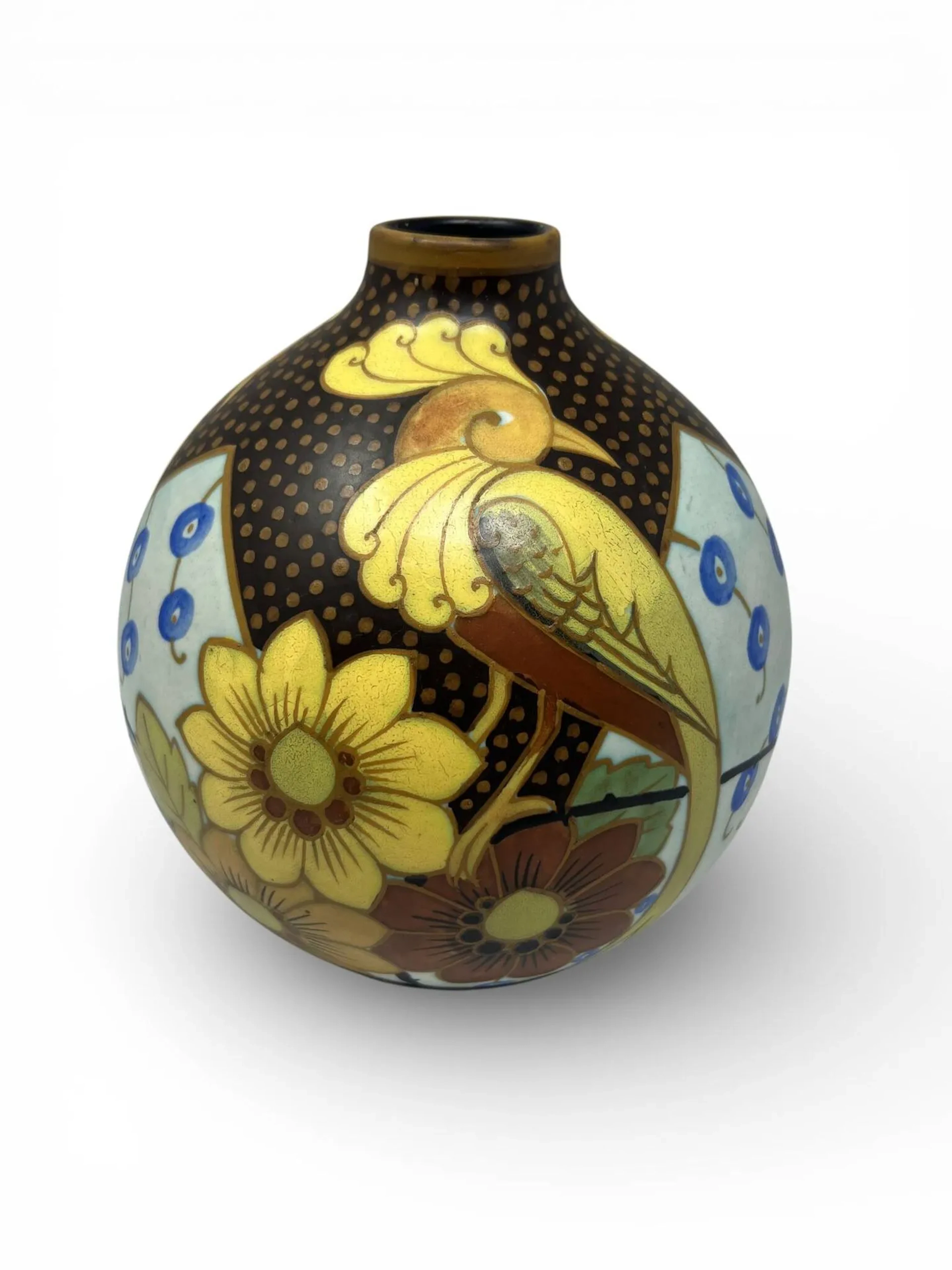 Charles CATTEAU (1880–1966) & BOCH FRERES KERAMIS – LA LOUVIERE Vase boule en faïence à décor d'oiseaux et de motifs floraux stylisés en émaux polychromes mats. Signé, cachet de la manufacture au revers et marqué D.1849 (pour le décor), forme n° 991 CIRCA 1934. Ht. 18 cm Bibliographie : Marc Pairon, Art Deco Ceramics Made in Belgium, Fondation Charles Catteau, 2006, forme reproduite p. 559 et décor référencé p. 376.