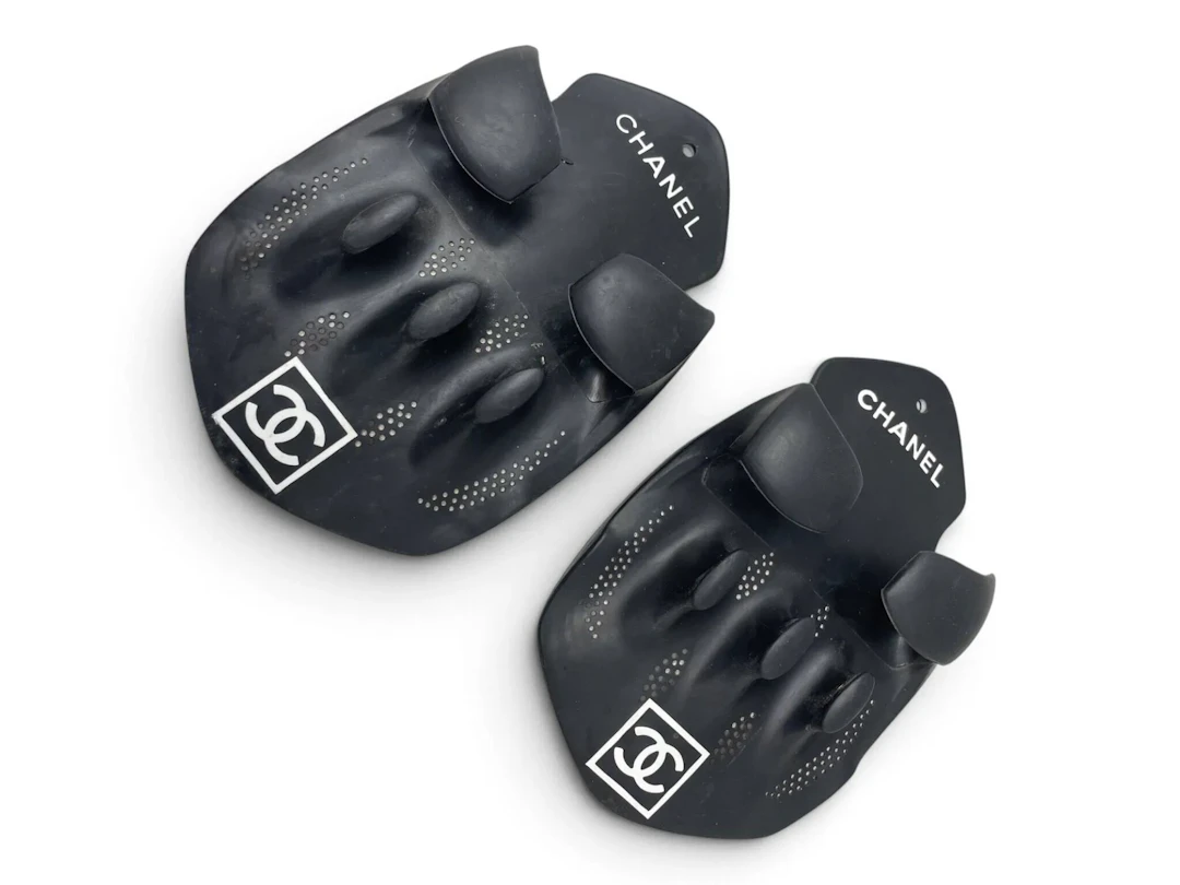 CHANEL - Lot 32