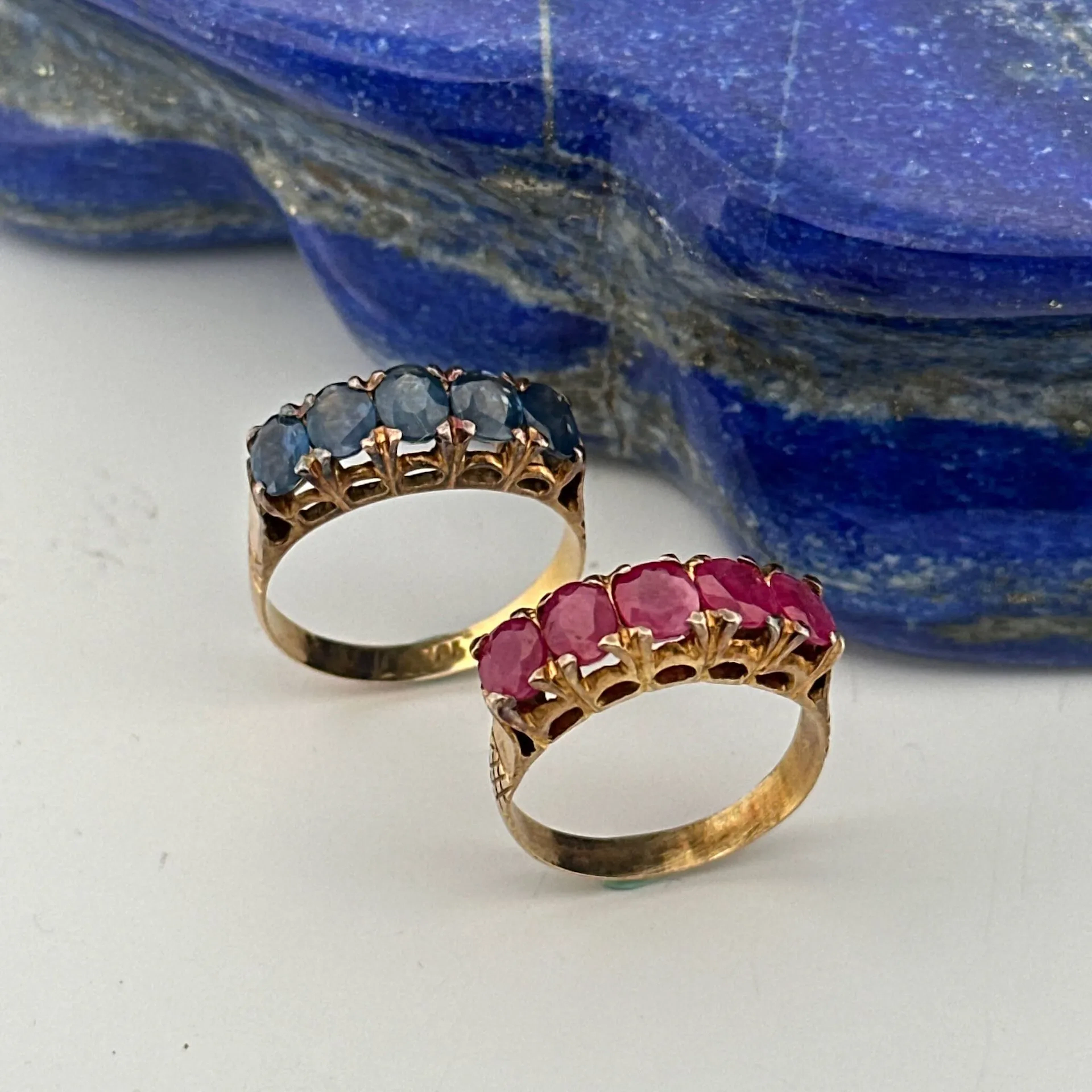 Set of two 9k rose gold (375) "band" rings, set with a row o - Lot 282