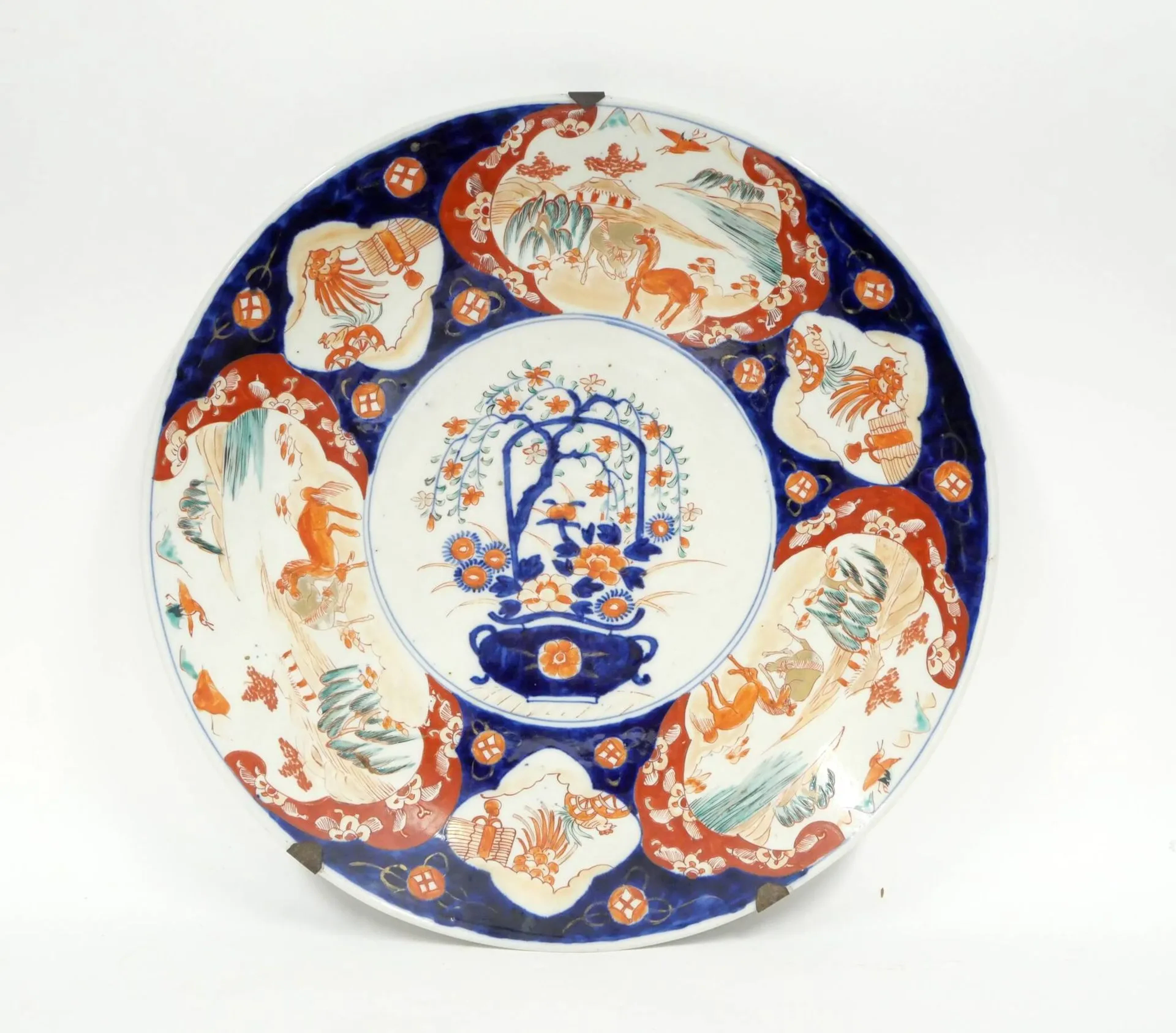 Large IMARI porcelain dish decorated in blue, coral and gold - Lot 198