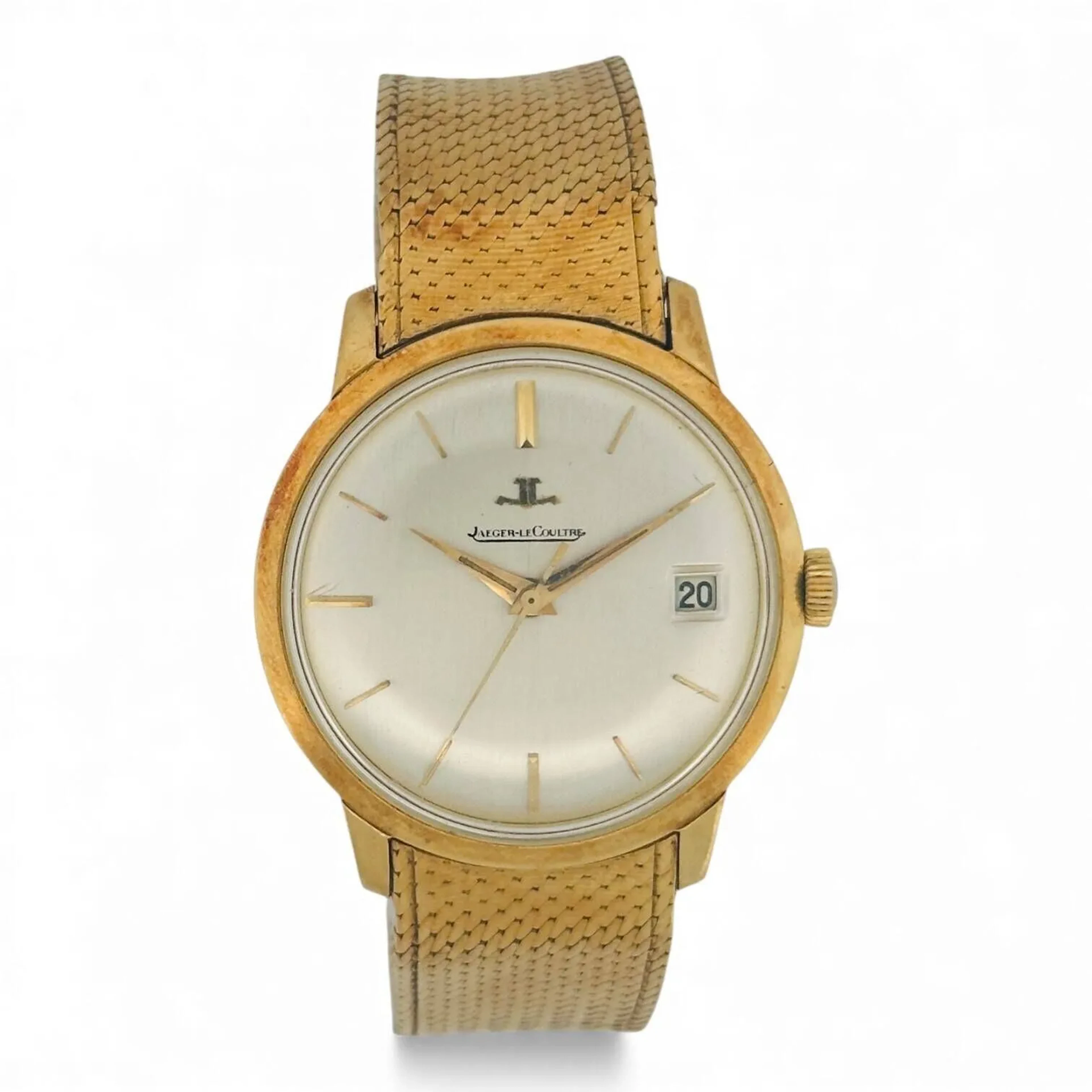 JAEGER-LECOULTRE Montre bracelet en or 18K (750 millièmes), cadran argenté brossé, index en appliques dorées, aiguilles dauphines dorées, date à trois heures. Fond vissé en or 18K (750 millièmes) numéroté 1003283A. Mouvement mécanique à remontage automatique signé Jaeger-LeCoultre. Bracelet en or 18K (750 millièmes), fermeture à échelle. Montre fonctionnelle lors de l’expertise, sans garantie de fonctionnement futur et d’état des pièces. Rayures, marques et enfoncements au boitier, cadran restauré. Vers 1960 Poids brut 80,5 g Diamètre 33mm