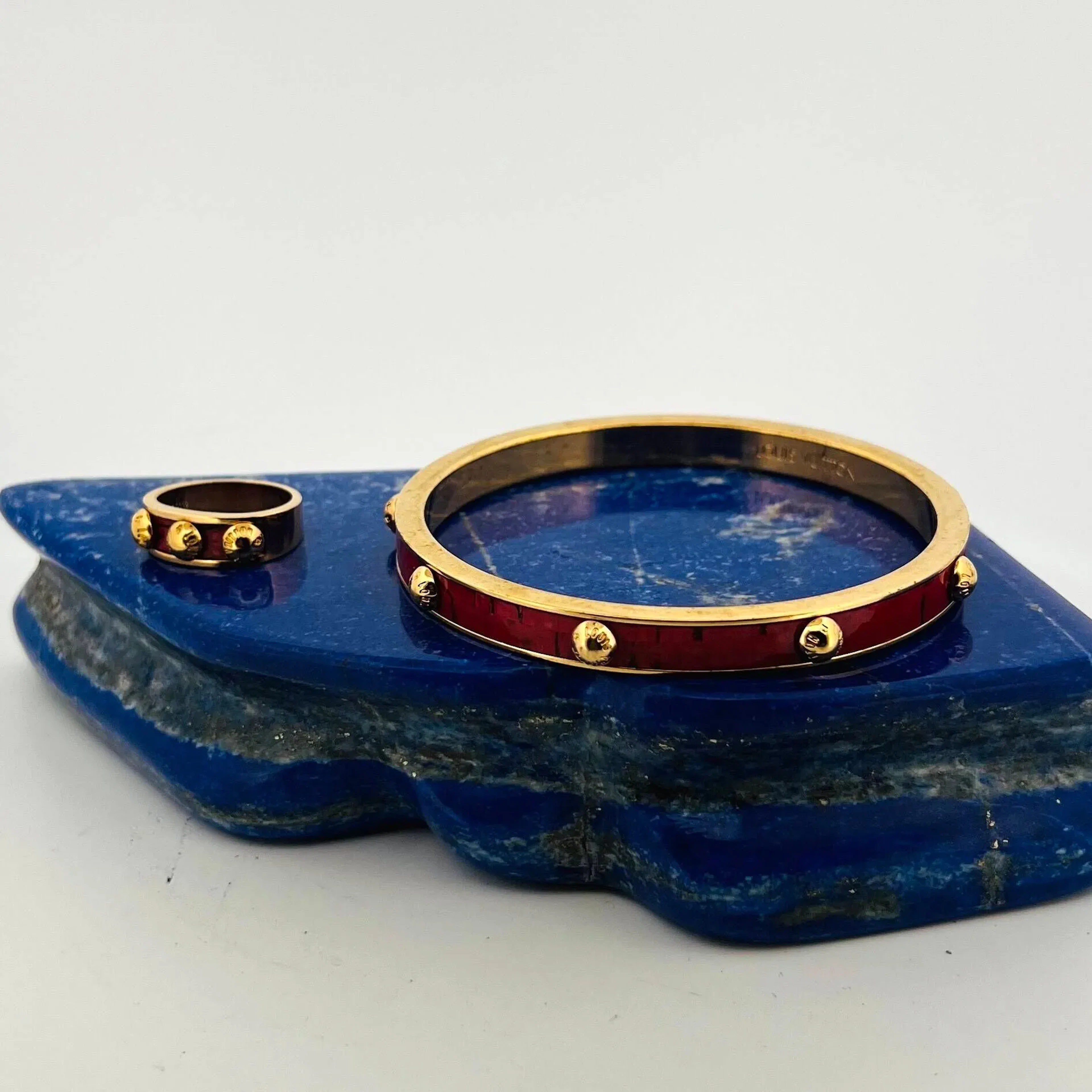 LOUIS VUITTON - Lot 237