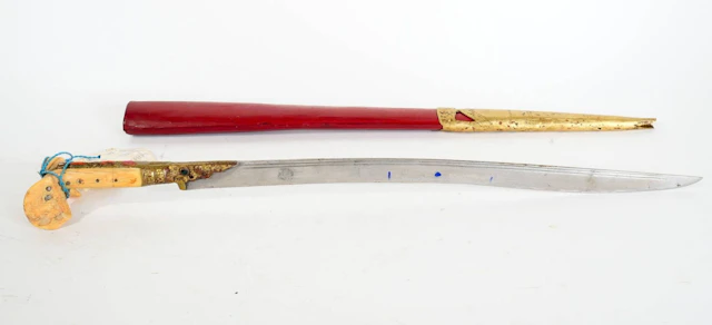 Ottoman saber known as a yatagan. - Lot 46