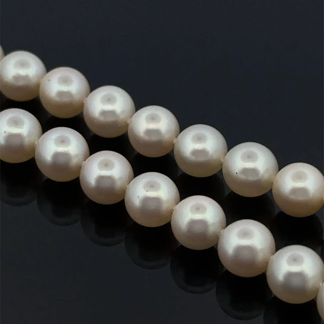 "Draped" necklace consisting of two rows of cream-colored cu - Lot 256