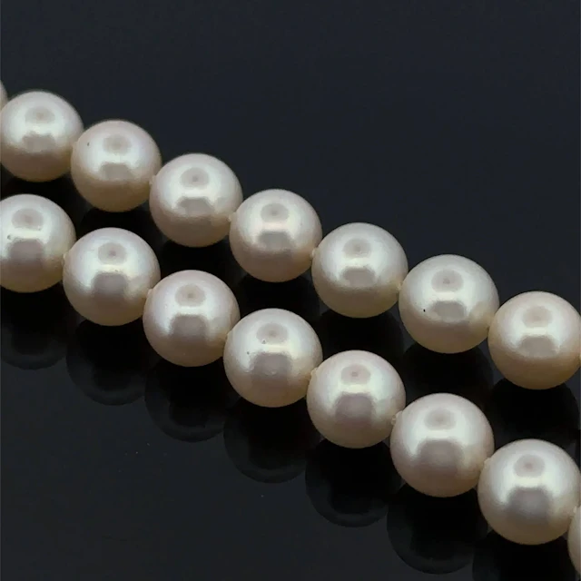 "Draped" necklace consisting of two rows of cream-colored cu - Lot 256