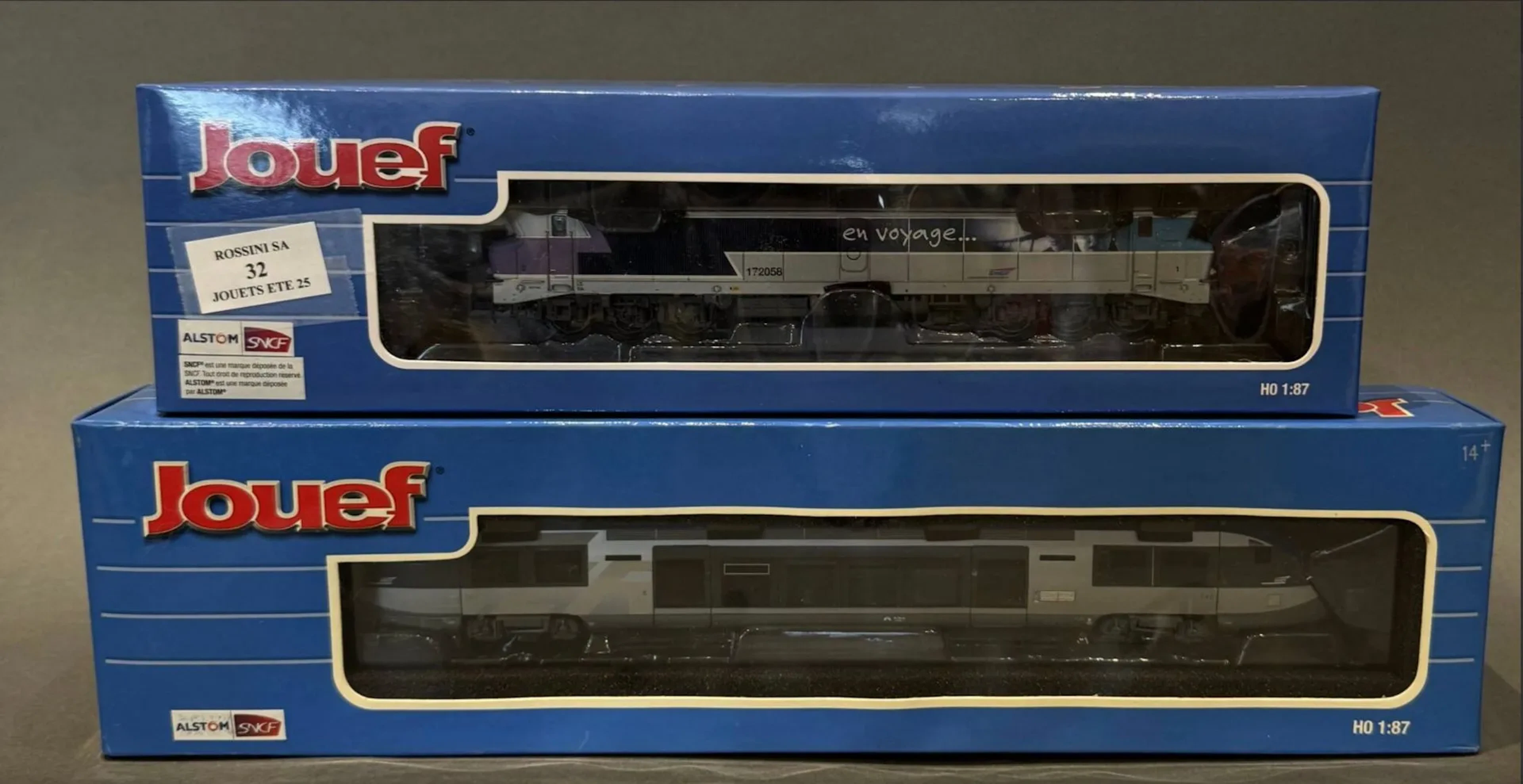 JOUEF Deux coffrets : - HJ2017 autorail diesel série X73500 SNCF TER - HJ2181 locomotive diesel CC 17060 livrée " en voyage " SNCF époque V Vendu par réitération des enchères suite impayé de Monsieur Mustapha DERRAZ à Mons (Belgique)