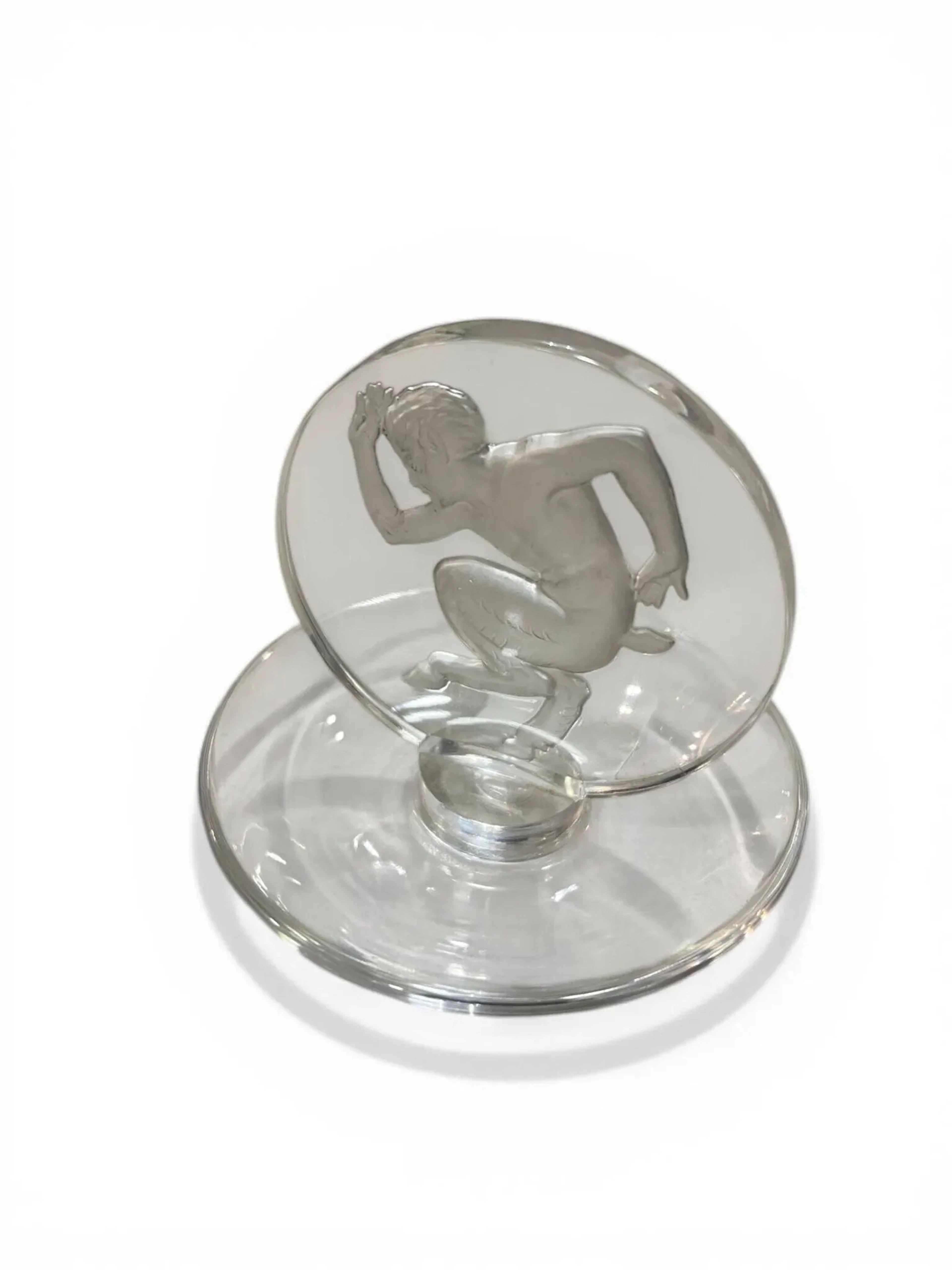 LALIQUE FRANCE - Circular baguier in partly frosted crystal - Lot 1370