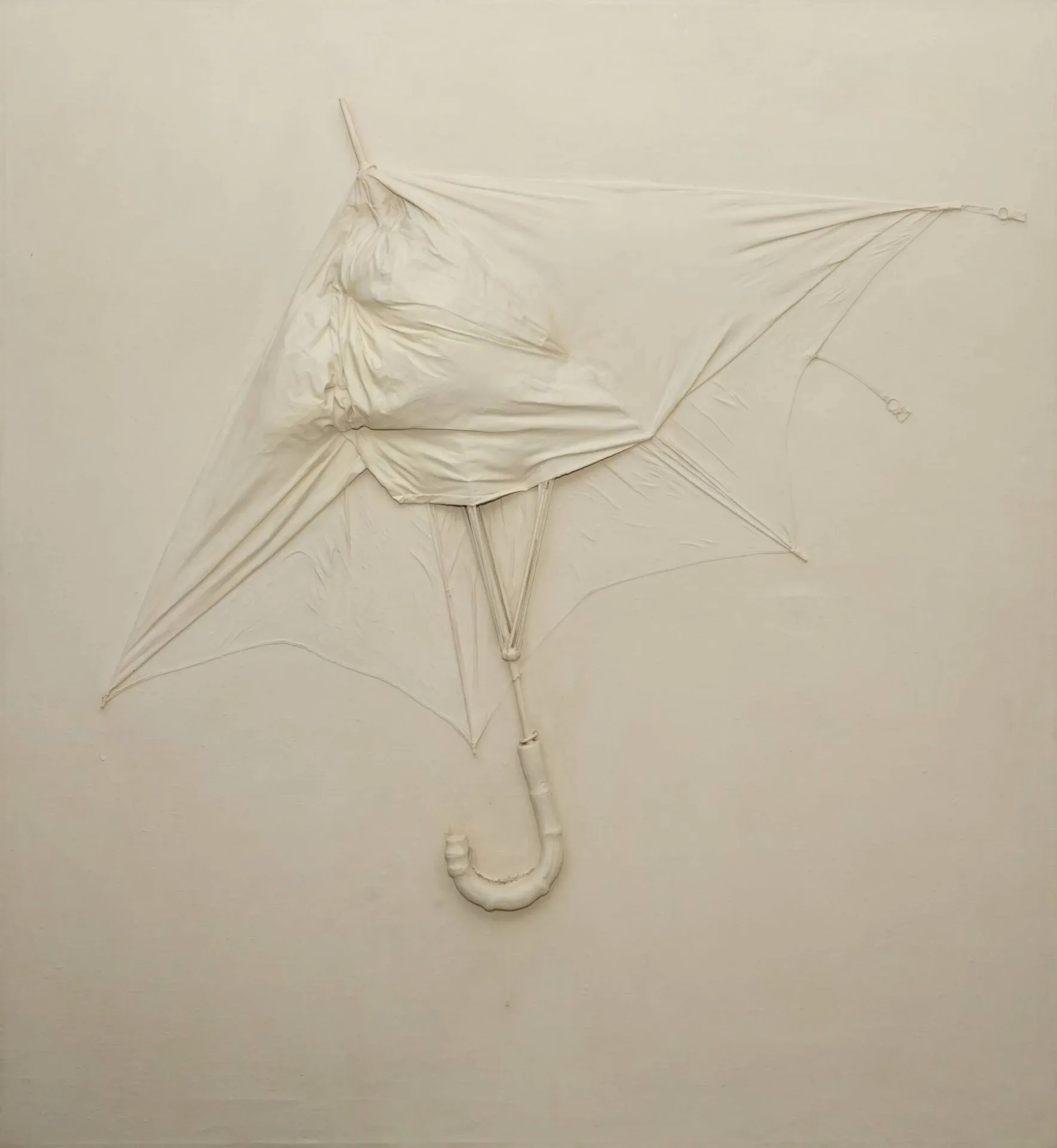 KANTOR Tadeusz, 1915-1990 Parapluie-emballage, Multipart, 1970 technique mixte, parapluie et peinture sur toile (quelques traces de craquelures et petites restaurations) non signé, au dos de la toile une étiquette: GALERIA FOKSAL PSP / Warszawa 1, ul. Koksal 1/4 / AUTOR Tadeusz Kantor / TYTUL "Multipart" / WYSTAWA 40 egz. multipartow / DATA luty 1970 120x110,5 cm EXPOSITION: Galerie Foksal, Tadeusz Kantor, Multipart, Varsovie, février 1970. HISTORIQUE: Galeria Foksal - Vente Maître Blache, Grenoble, 10-11 décembre 1984, n°192 (décrit et reproduit) - Collection particulière.