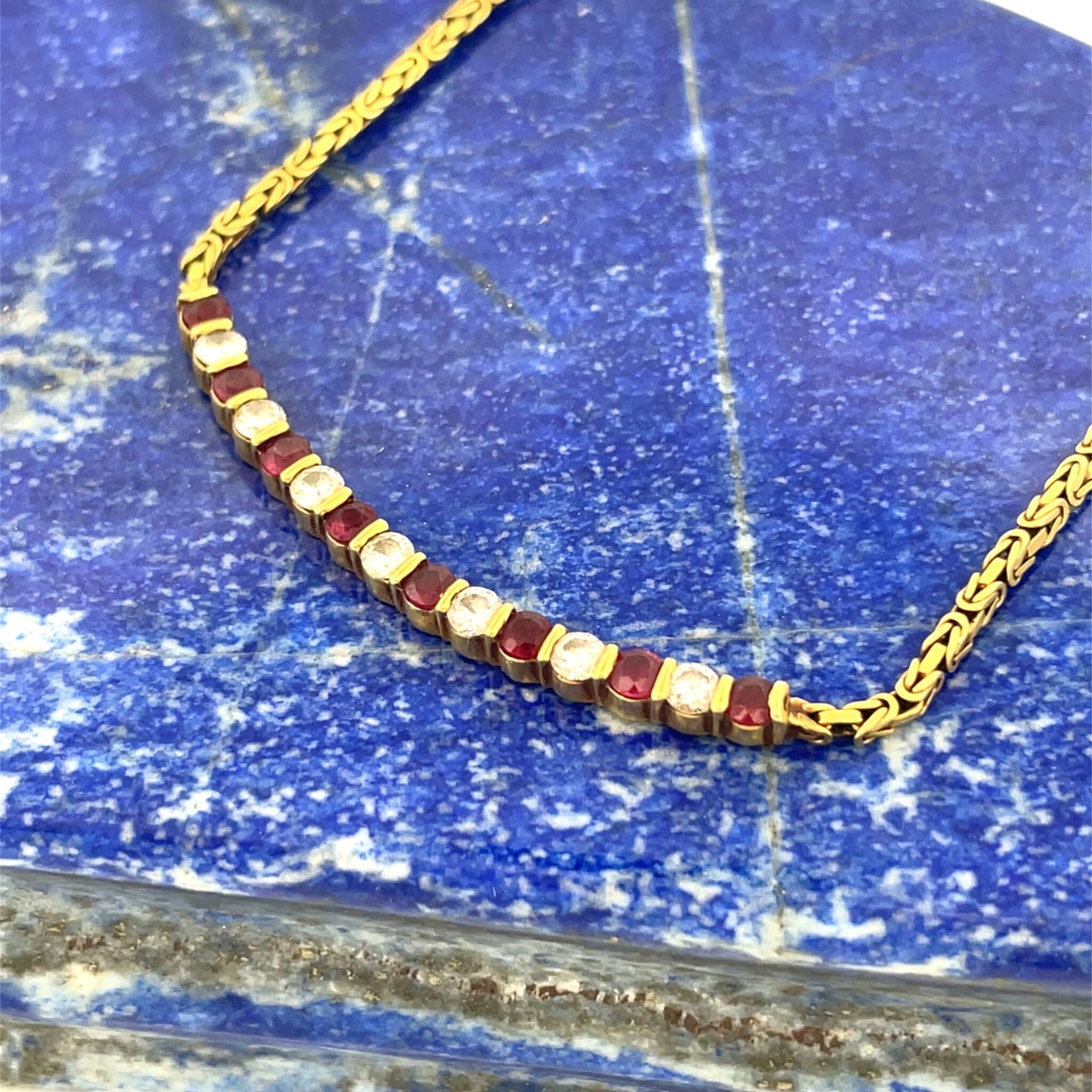 Yellow gold (750) necklace featuring a motif set with seven - Lot 111